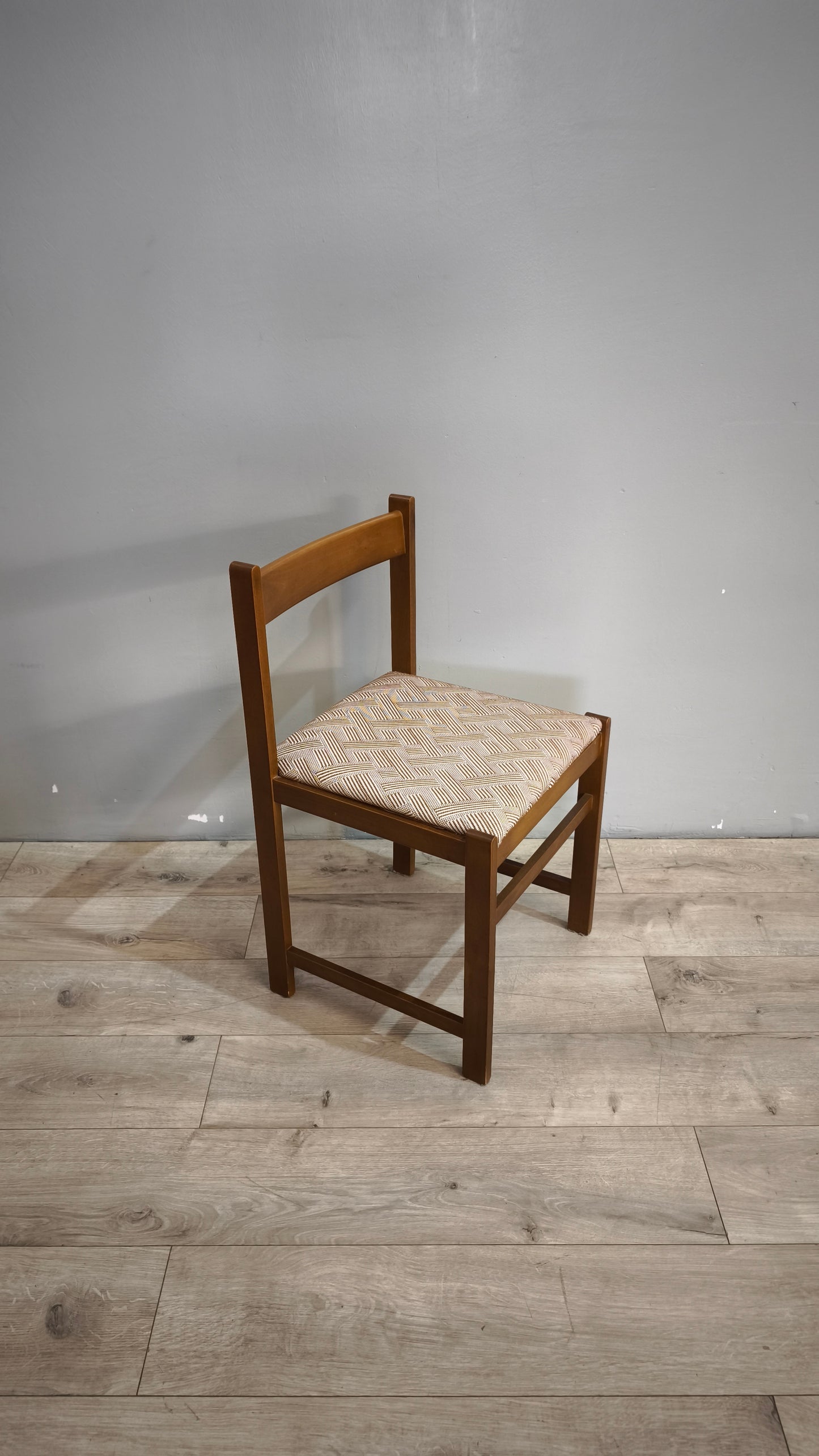 89866 Sedia da sala da pranzo con seduta imbottita e rivestita in tessuto