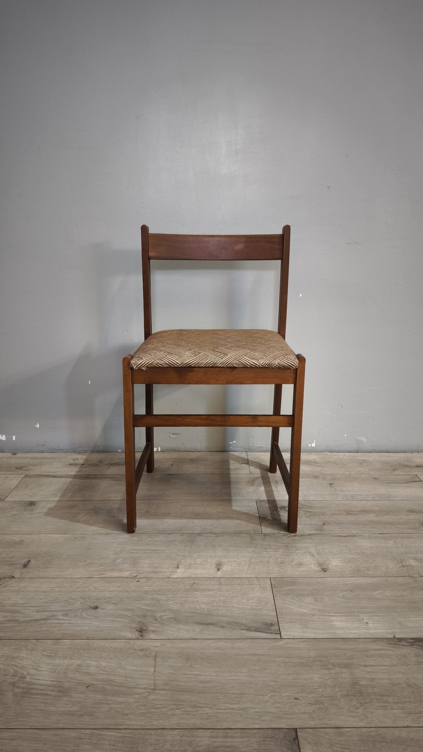 89866-2 Sedia da sala da pranzo con seduta imbottita e rivestita in tessuto