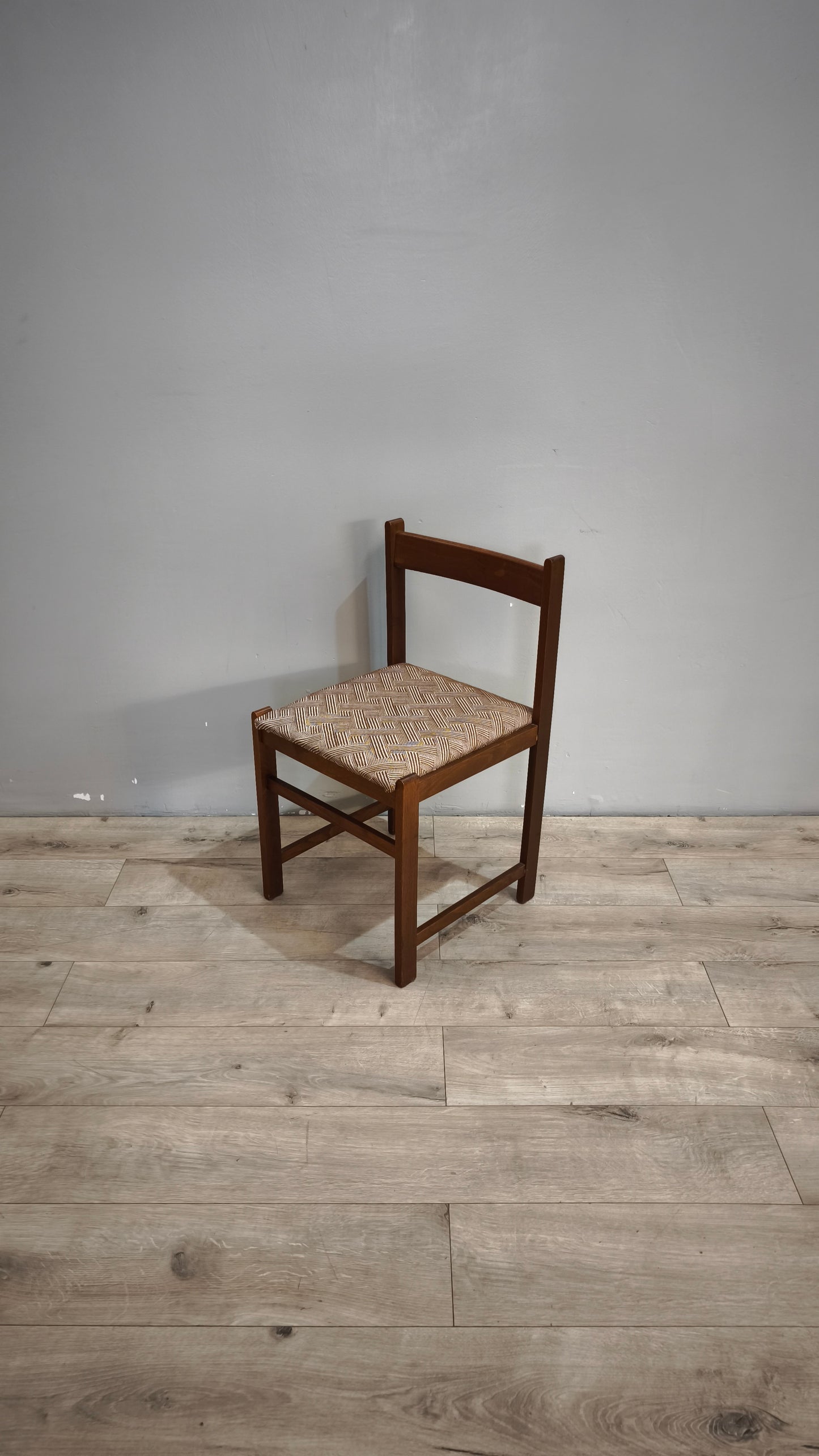 89866-2 Sedia da sala da pranzo con seduta imbottita e rivestita in tessuto