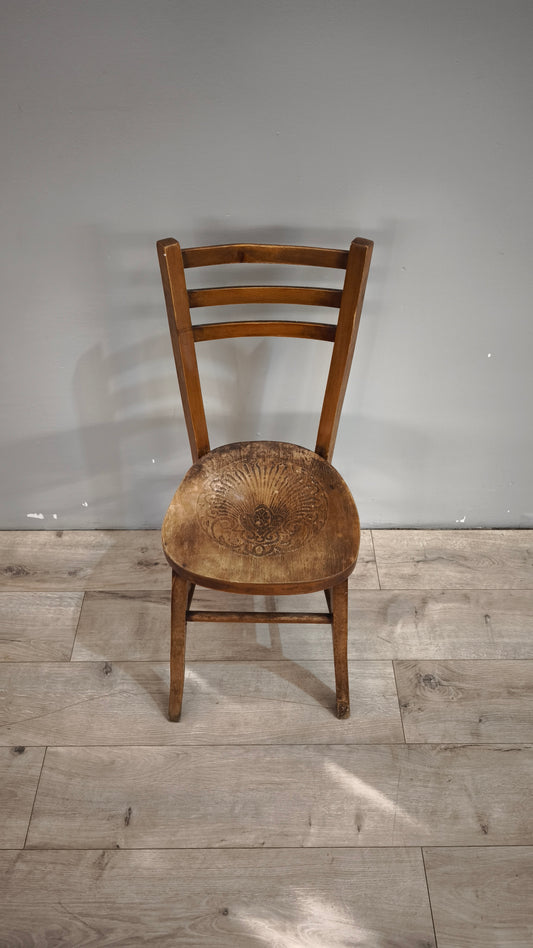 89867 Sedia singola in legno impresso e curvato