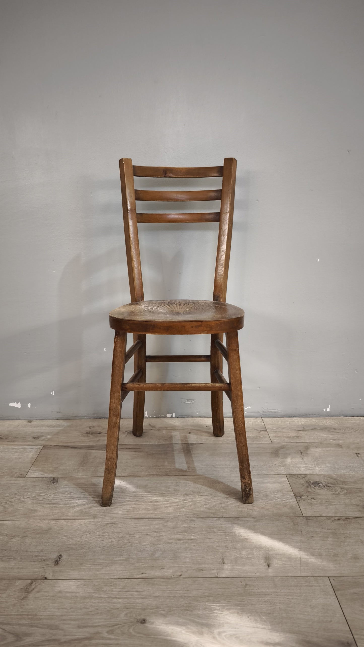 89867 Sedia singola in legno impresso e curvato