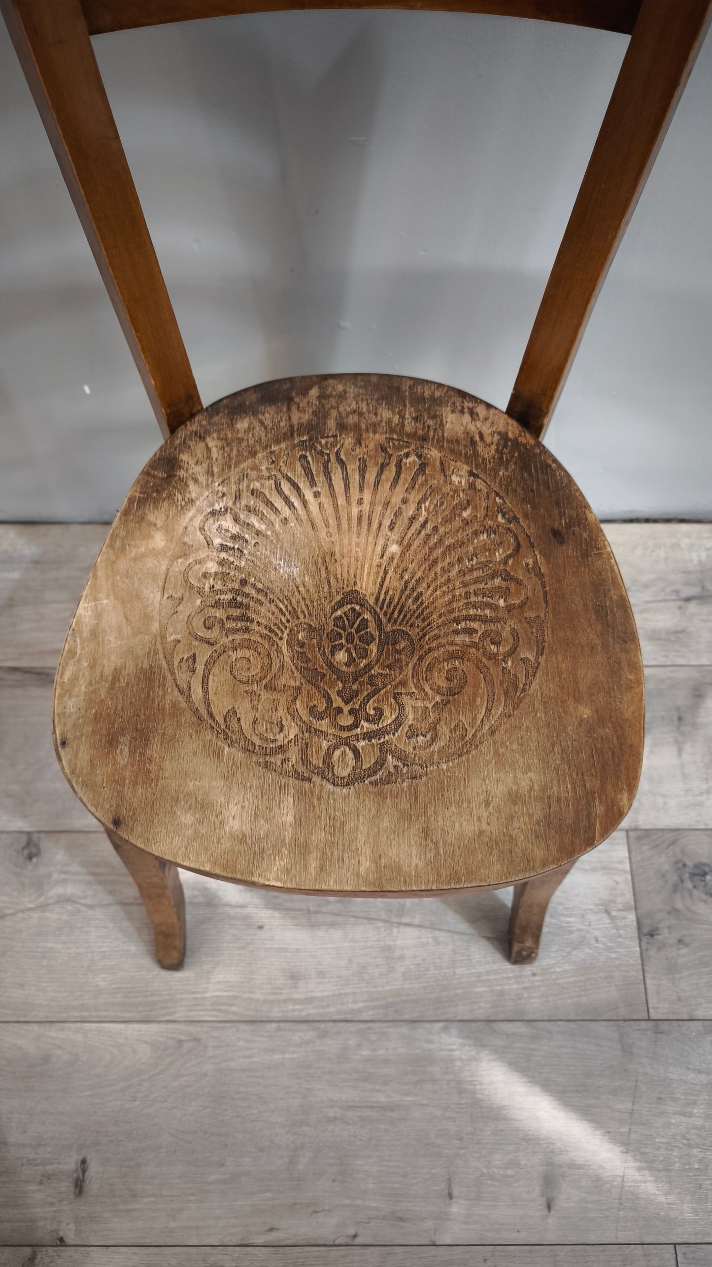 89867 Sedia singola in legno impresso e curvato