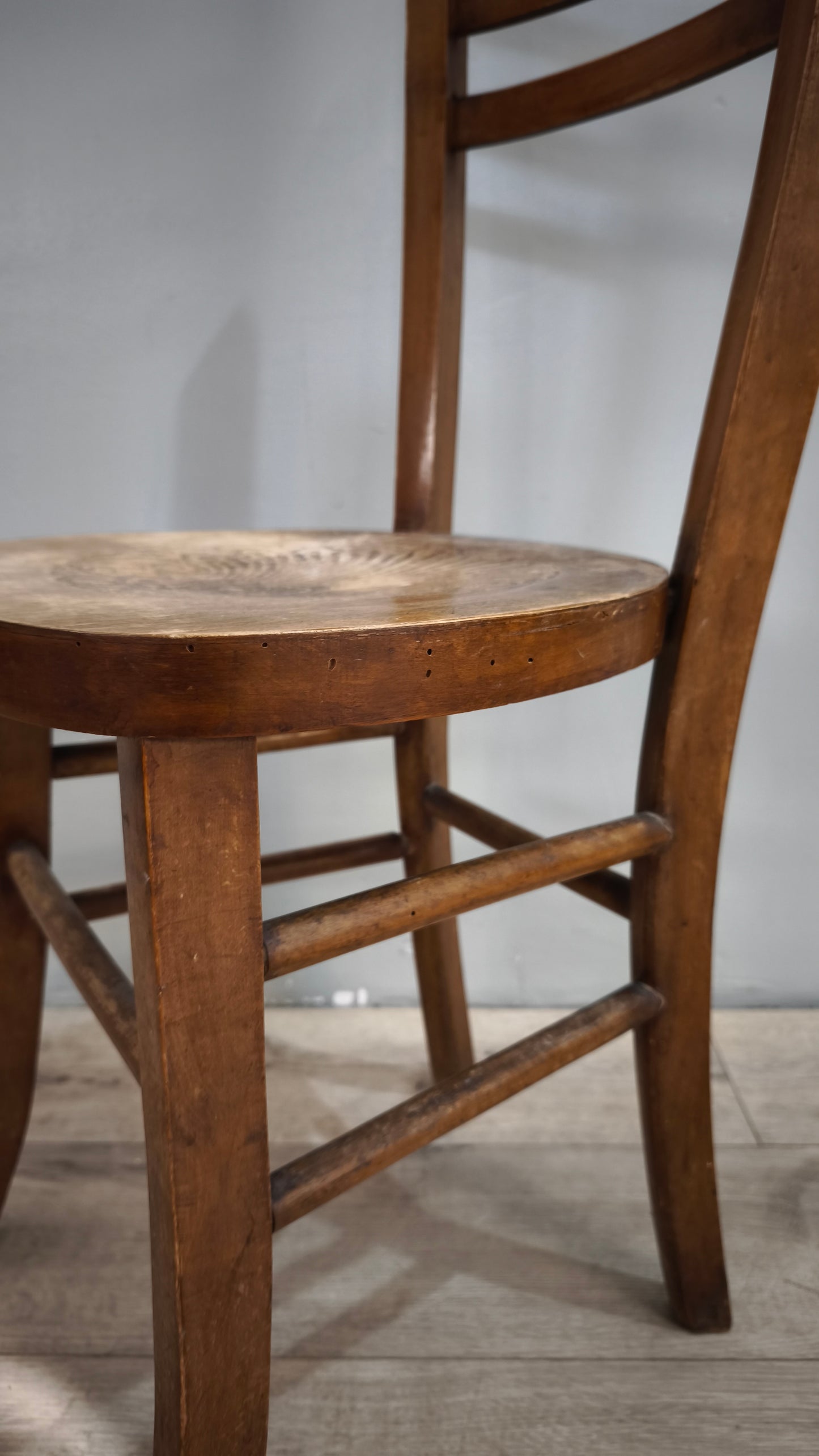 89867 Sedia singola in legno impresso e curvato