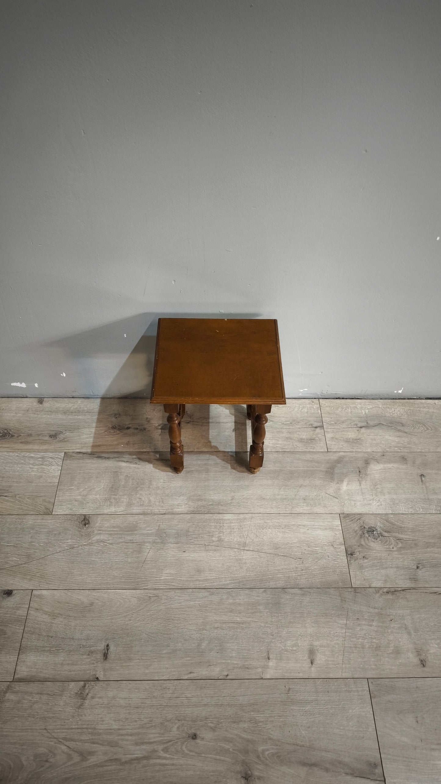 89868 Sgabello in legno
