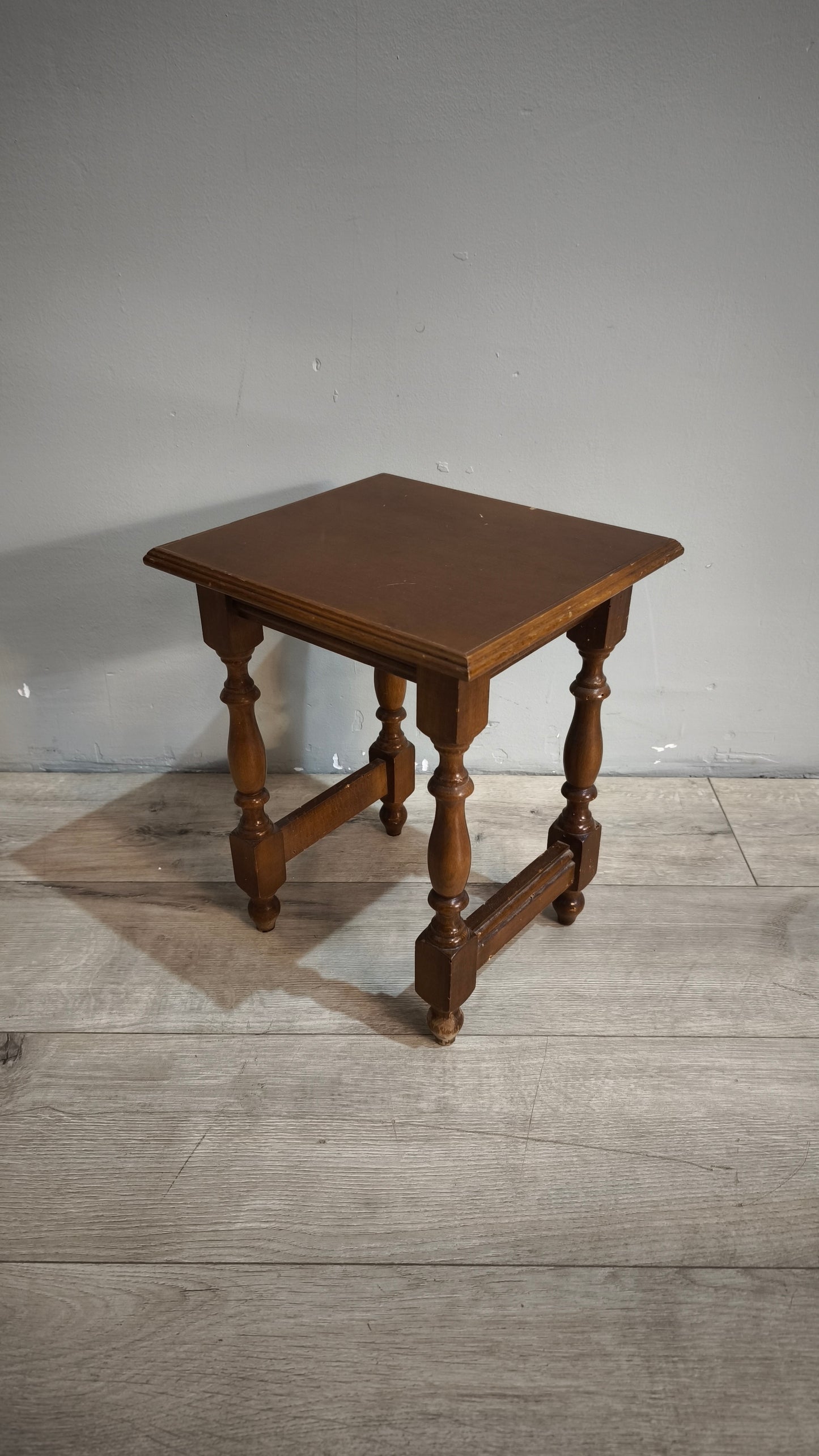 89868 Sgabello in legno