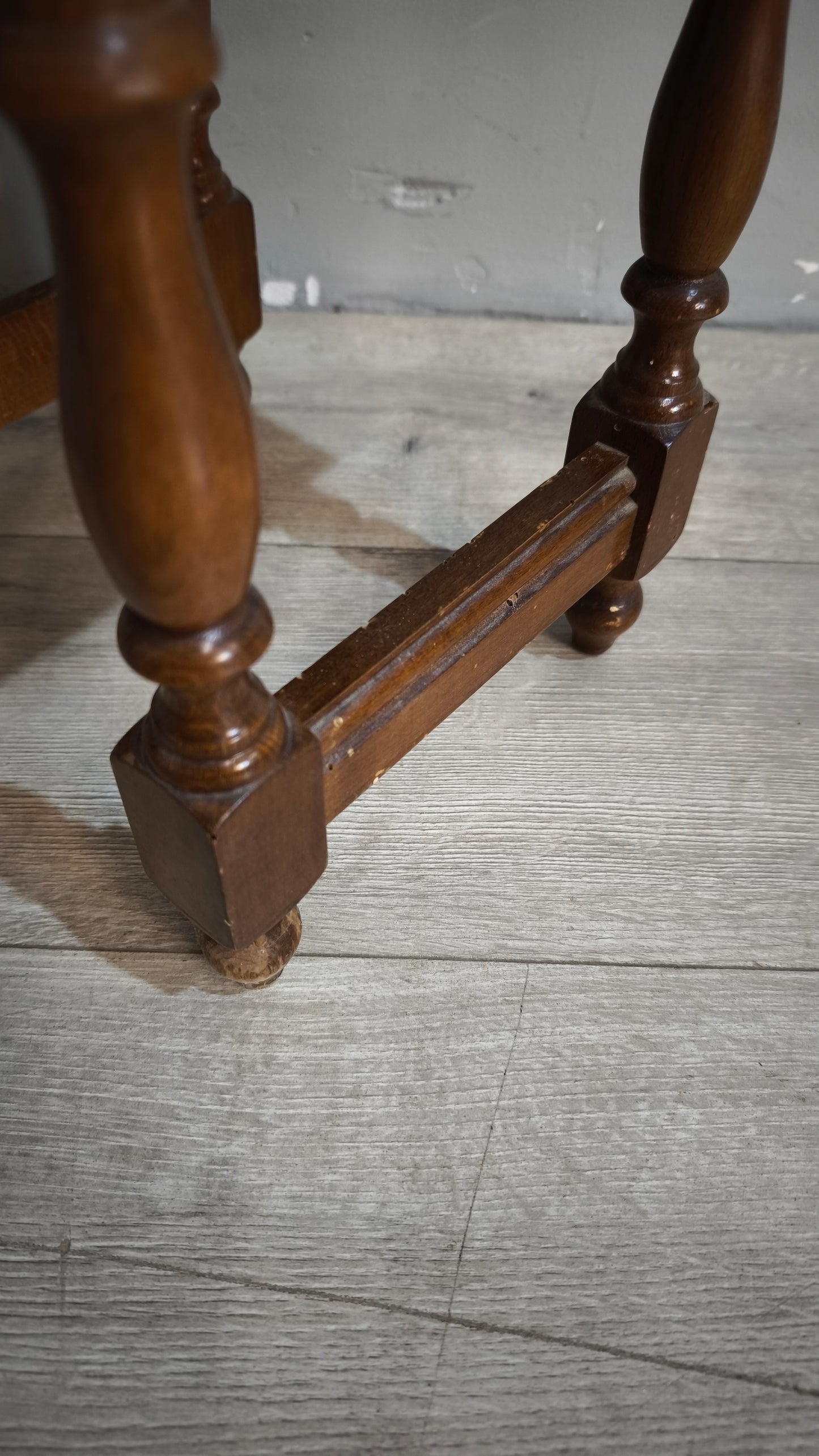 89868 Sgabello in legno