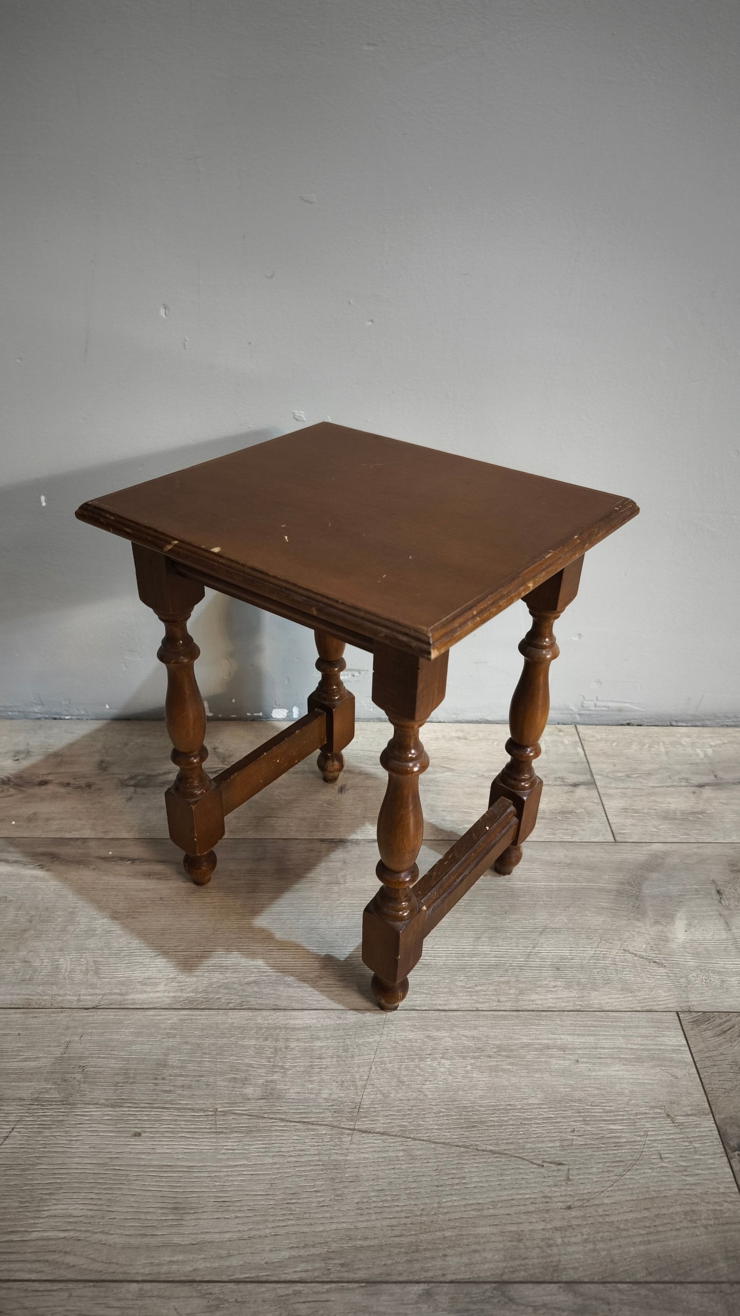 89868 Sgabello in legno
