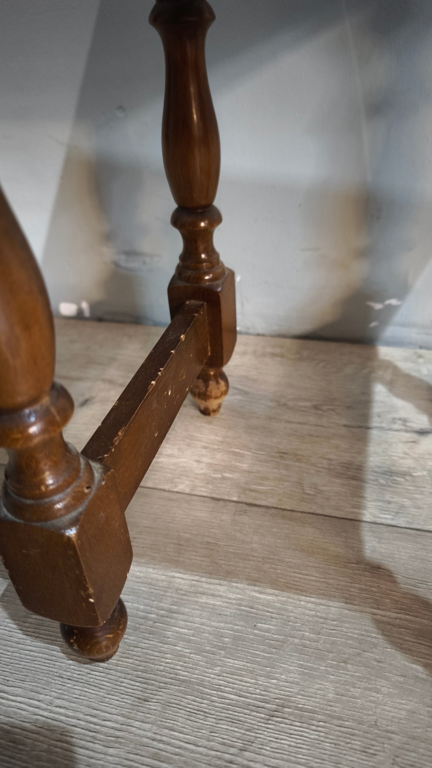 89868 Sgabello in legno