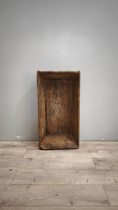 89802 Antico contenitore per farina in legno