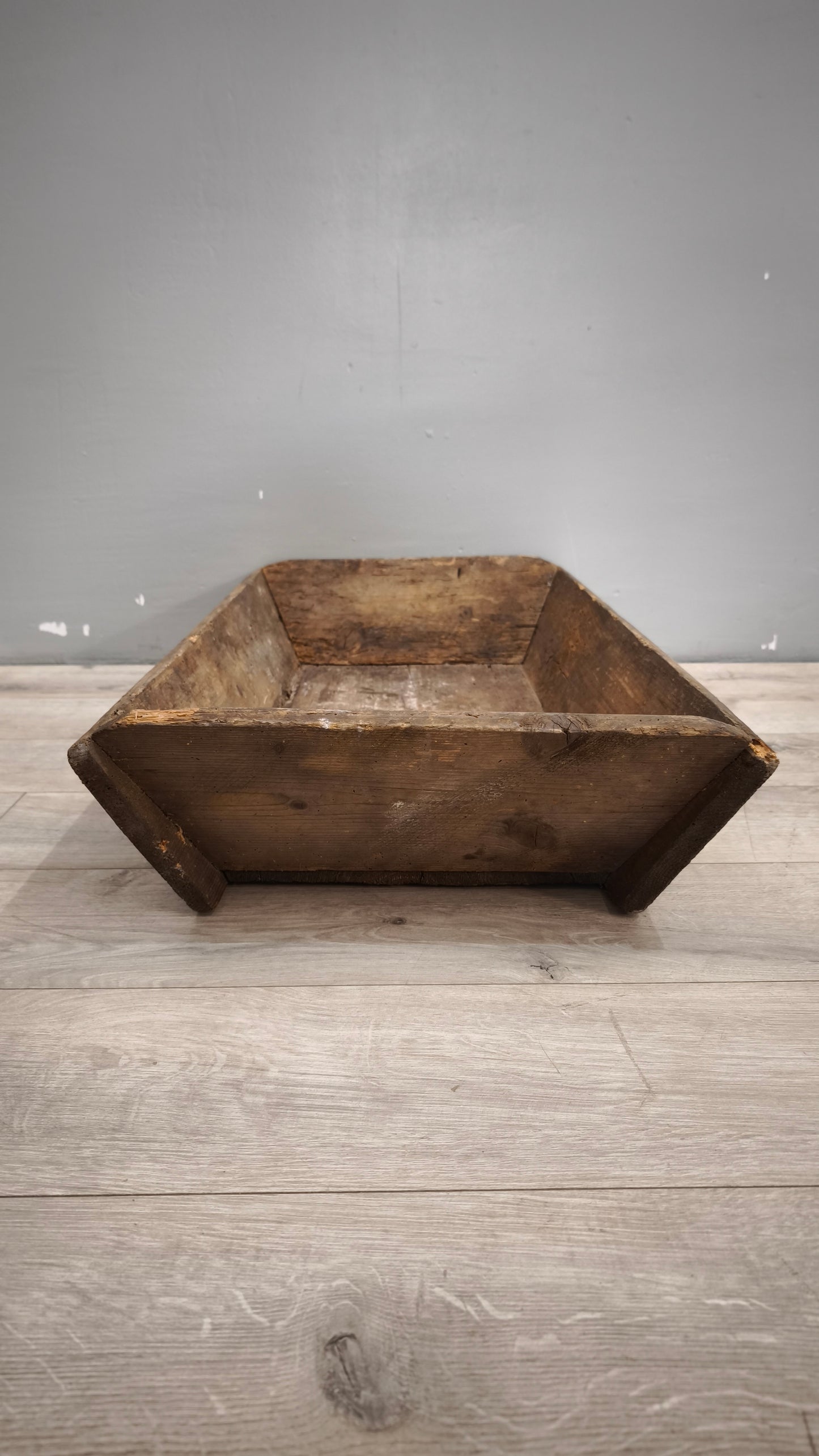 89802 Antico contenitore per farina in legno