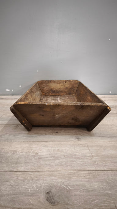 89802 Antico contenitore per farina in legno