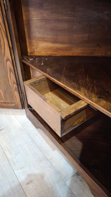 89801 Angoliera con vetrina in legno