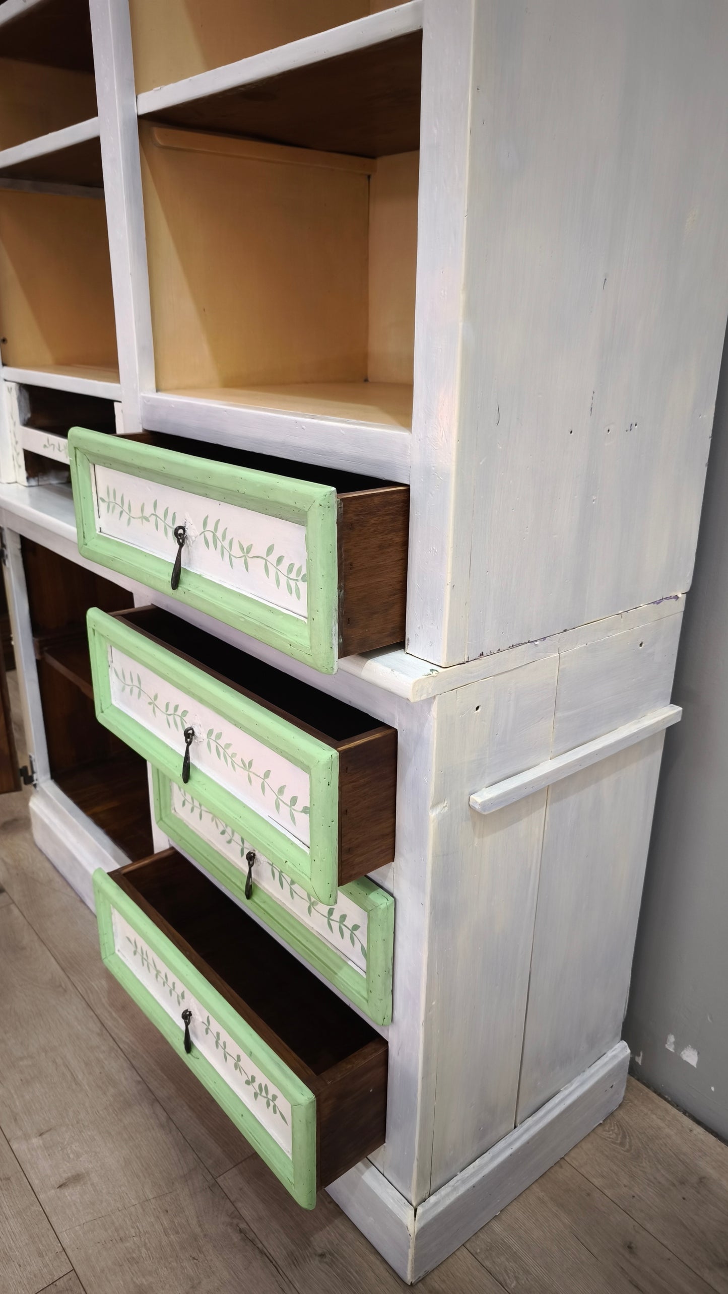 89737 Credenza due corpi dipinta