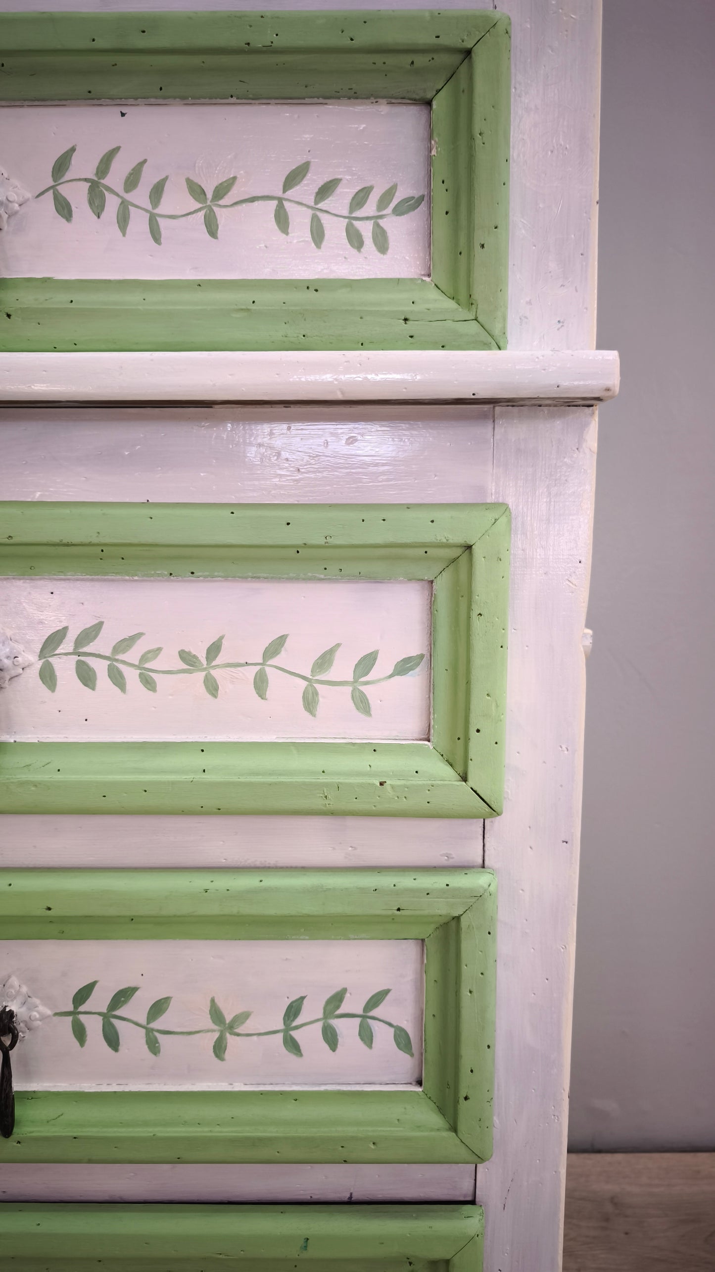 89737 Credenza due corpi dipinta
