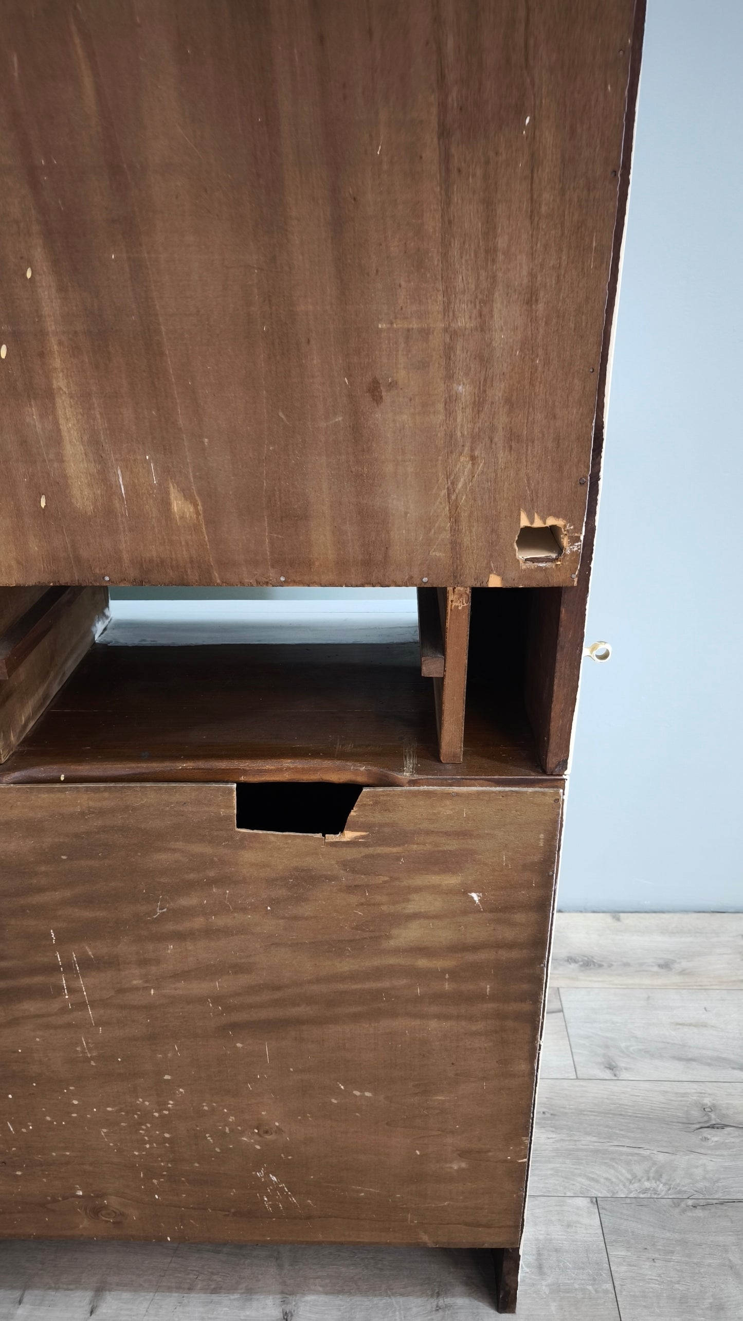 89737 Credenza due corpi dipinta