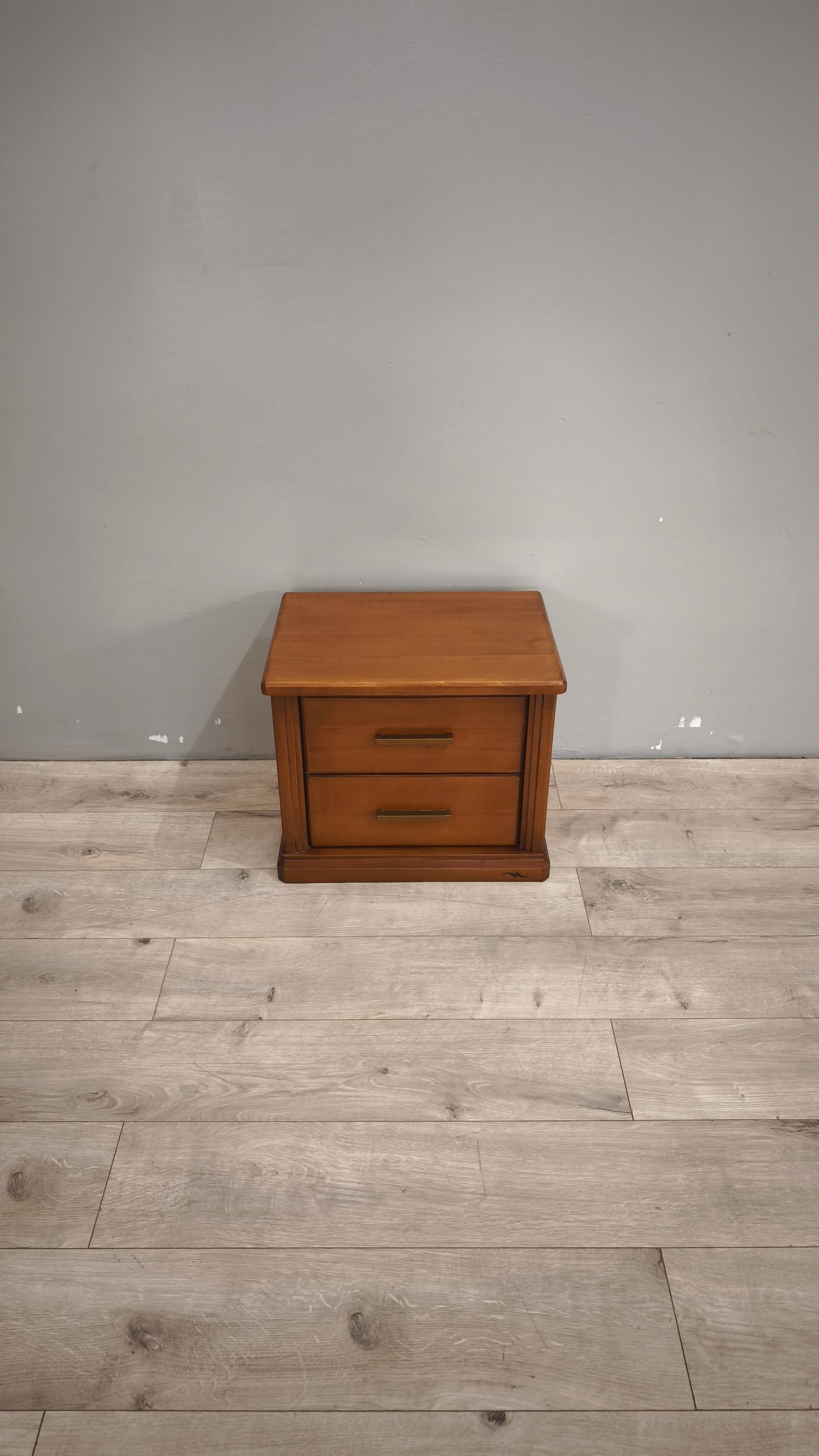 89772 Comodino in legno con due cassetti
