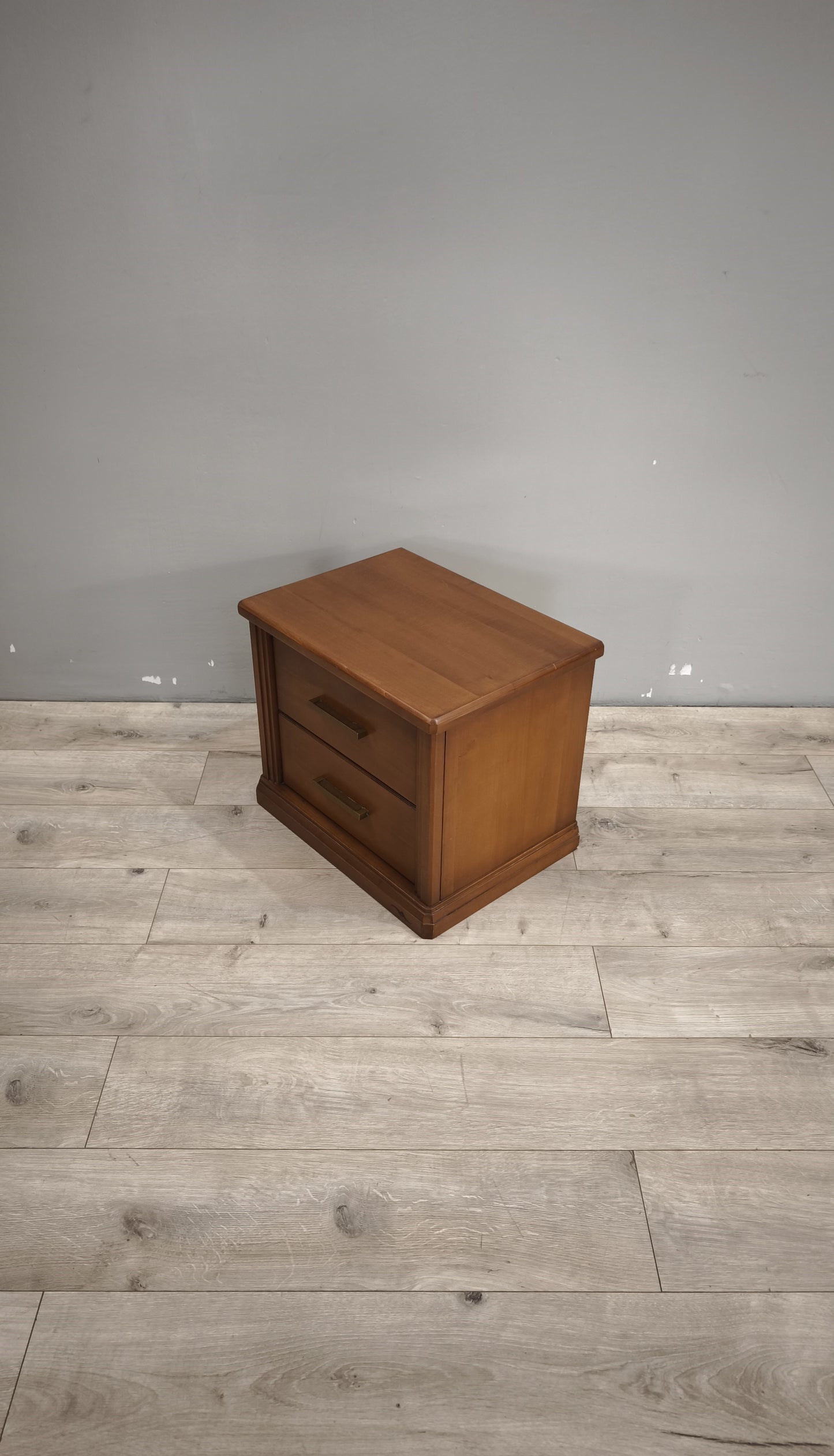 89772 Comodino in legno con due cassetti