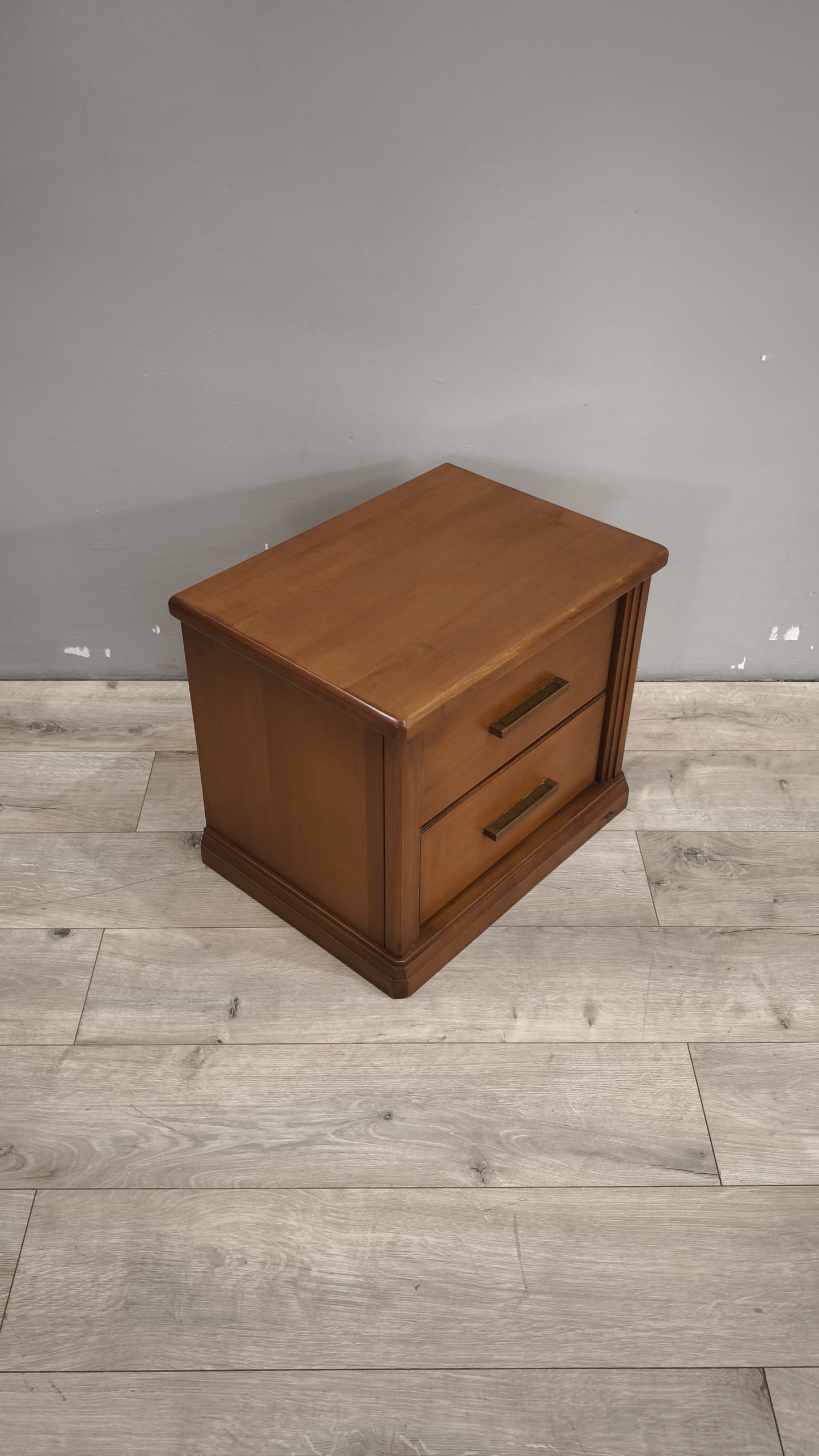 89772 Comodino in legno con due cassetti