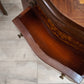 89929 Coppia di comodini in legno intarsiato