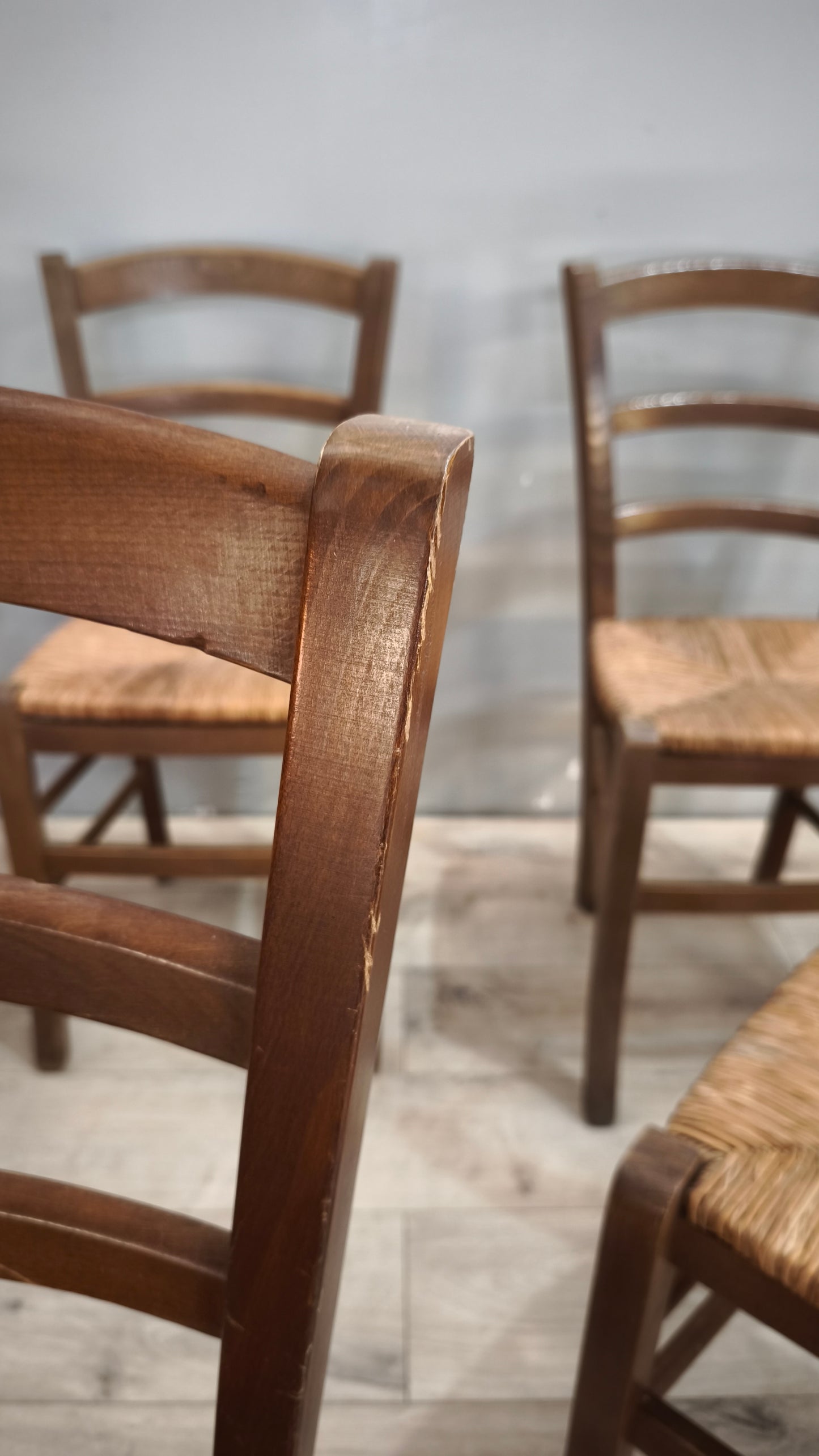 89778 Set n 6 sedie con struttura in legno e seduta in paglia