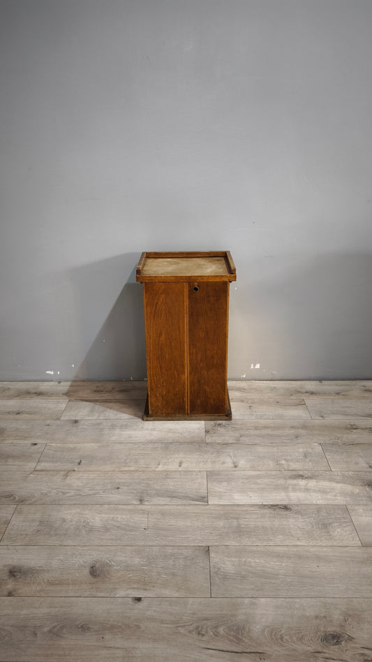89784 Mobiletto due ante in legno con cassetto interno