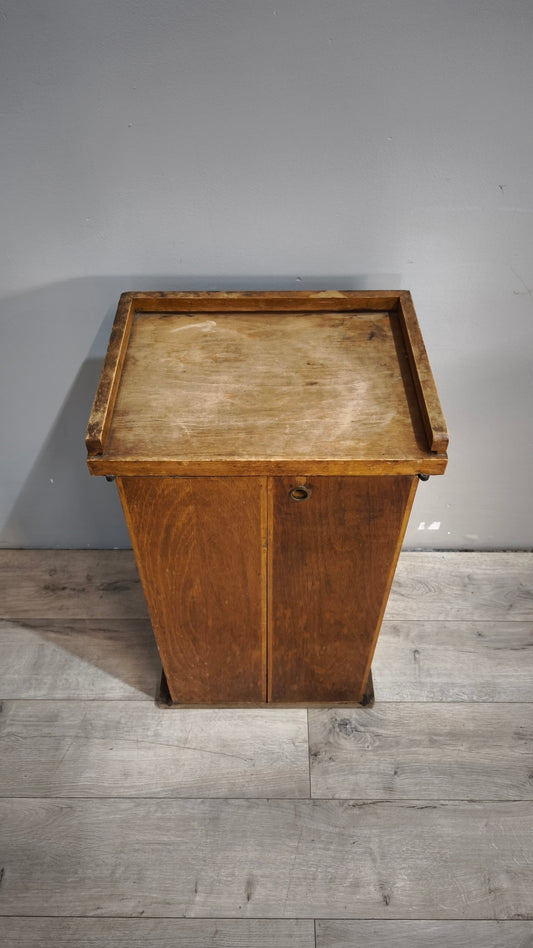 89784 Mobiletto due ante in legno con cassetto interno