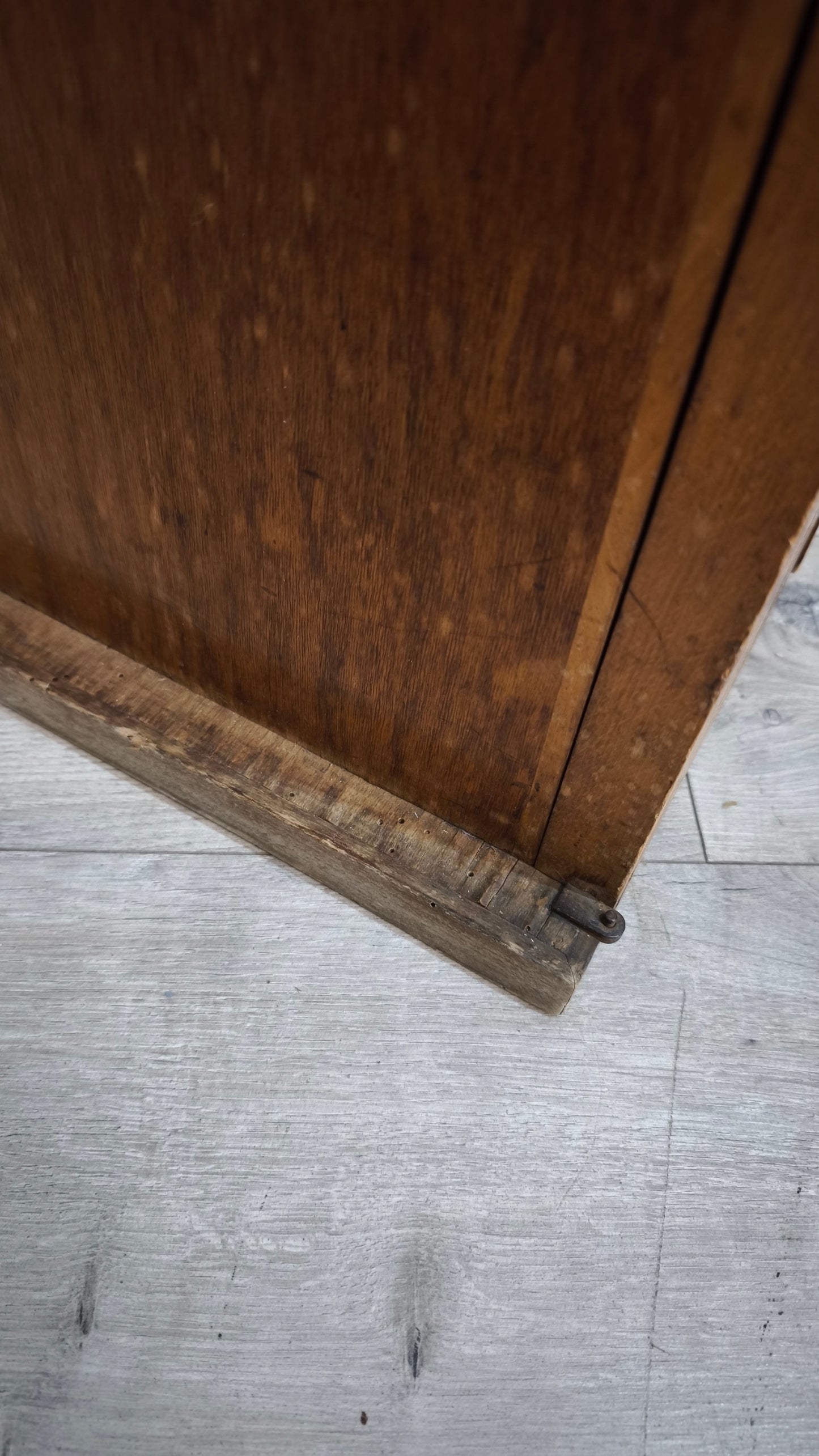 89784 Mobiletto due ante in legno con cassetto interno