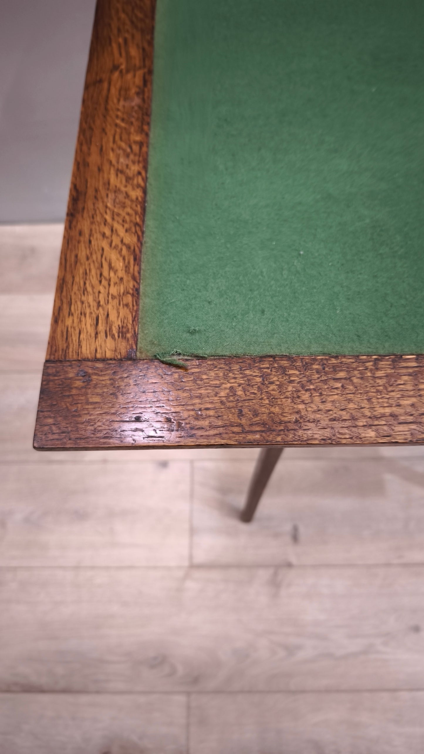 89942 Tavolino da gioco in legno con piano apribile