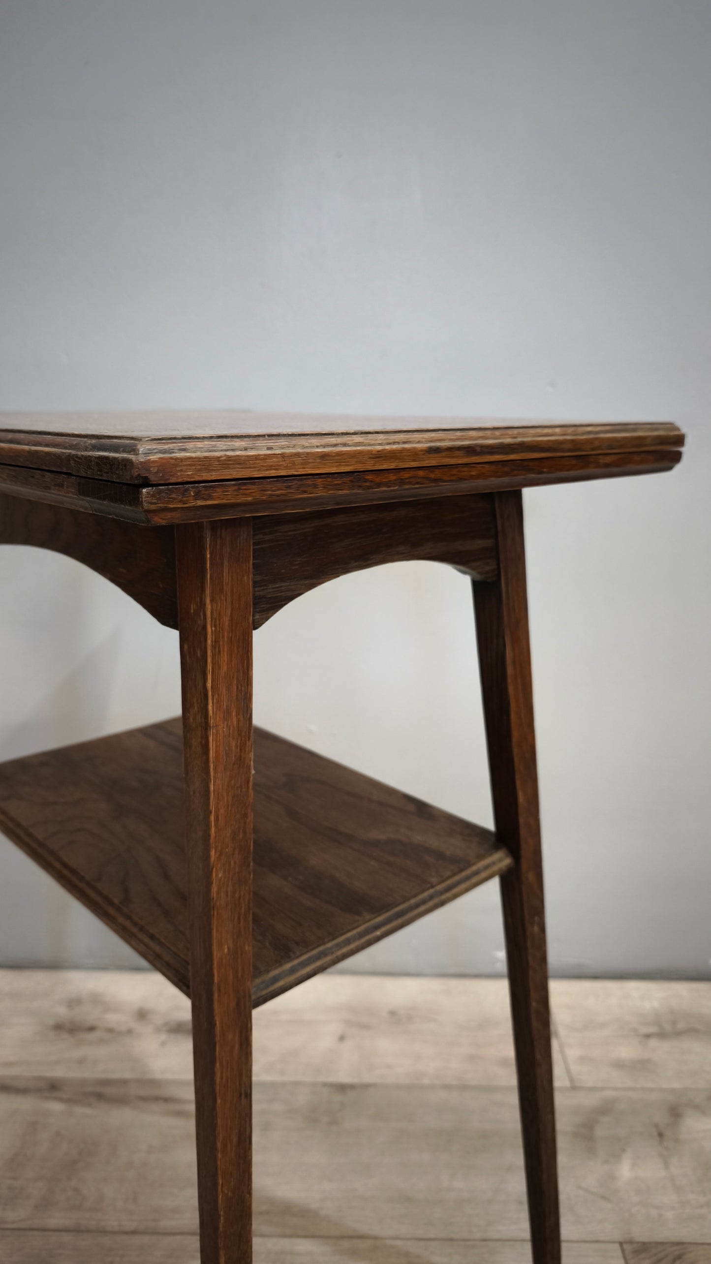 89942 Tavolino da gioco in legno con piano apribile