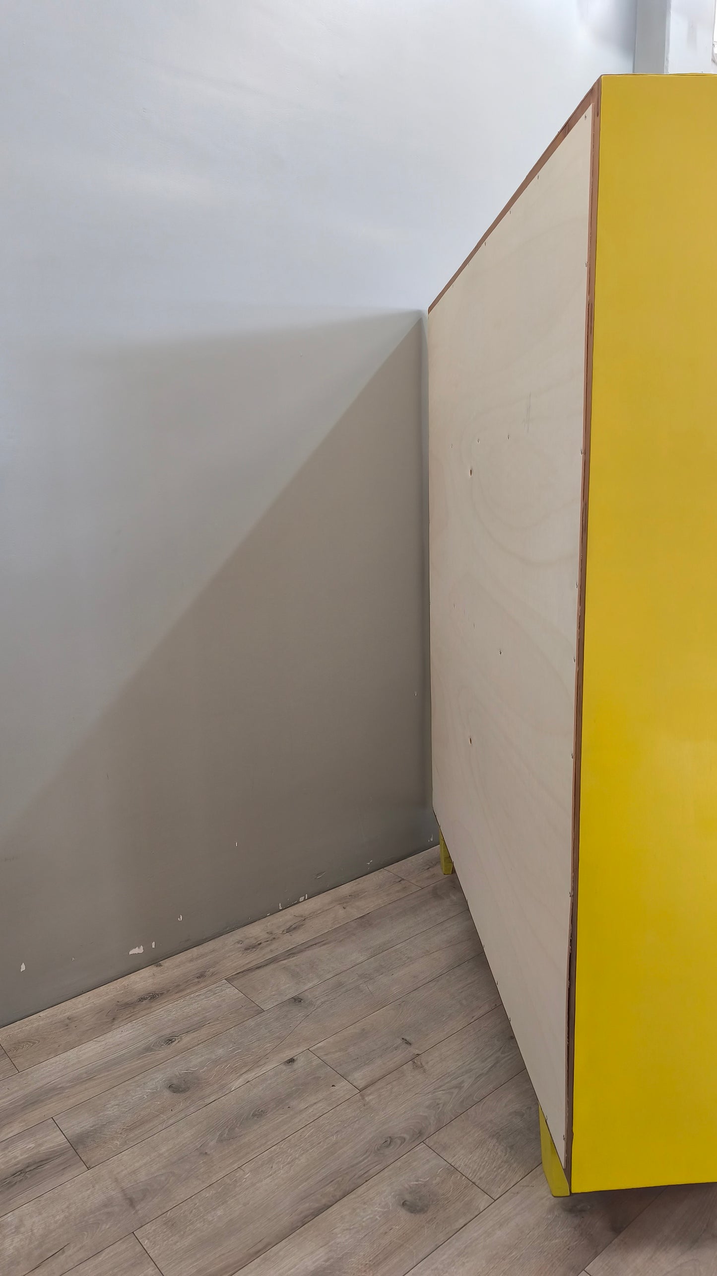 90029 Credenza mettitutto anni '60 dipinta gialla