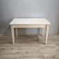 90044 Tavolo allungabile color tortora con piano in finto marmo