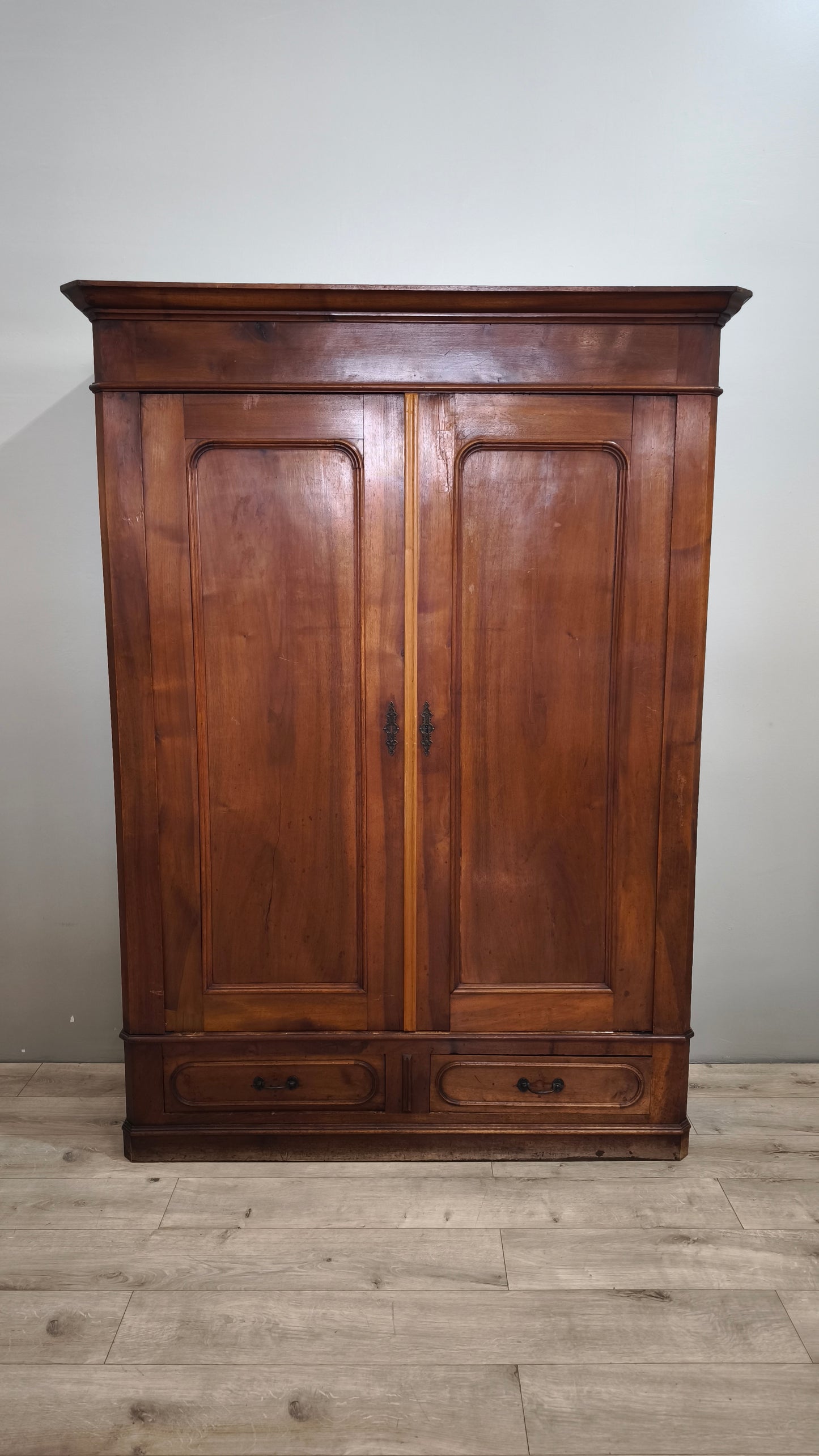 89988 Armadio due ante in legno massello