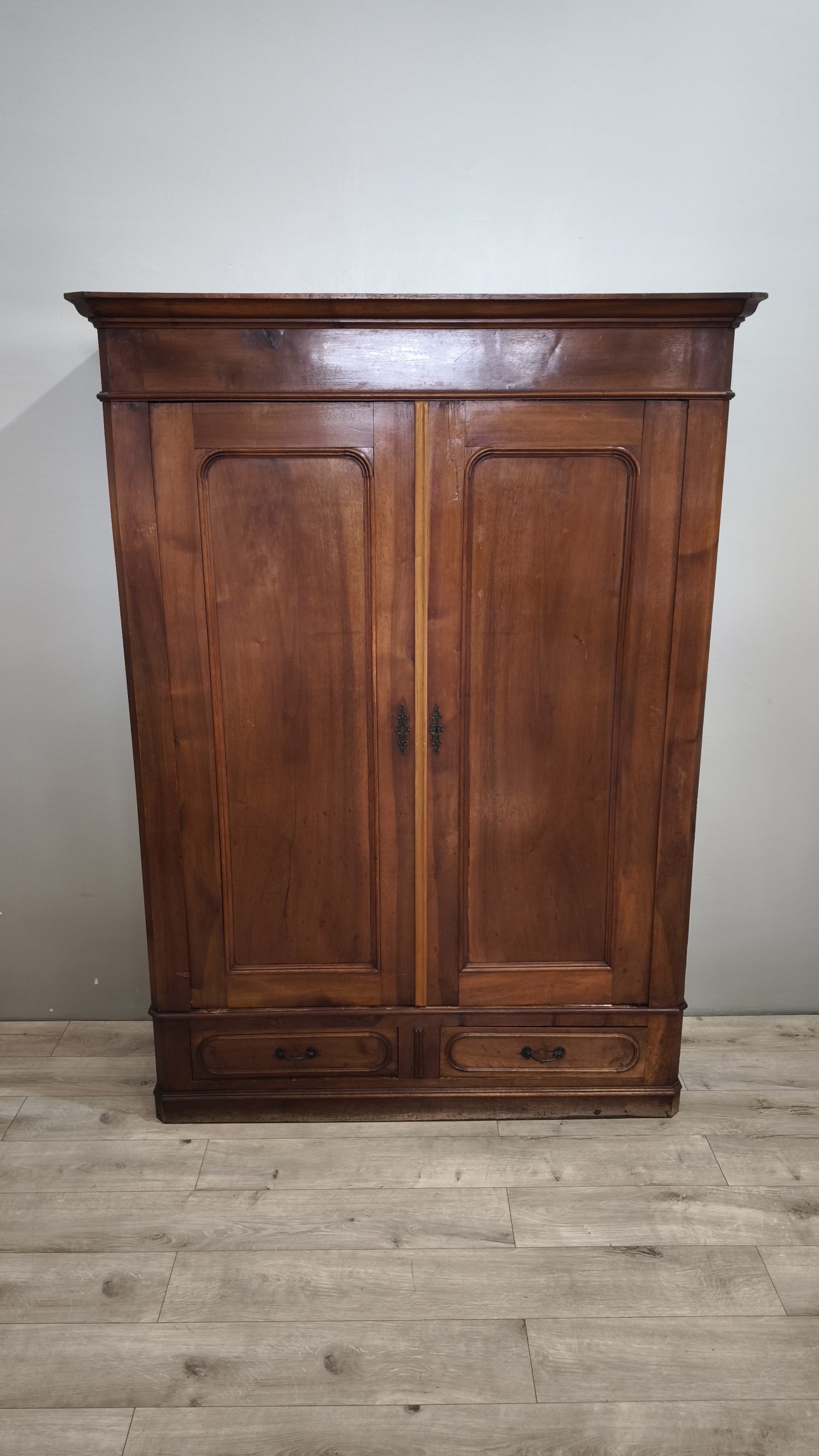 89988 Armadio due ante in legno massello