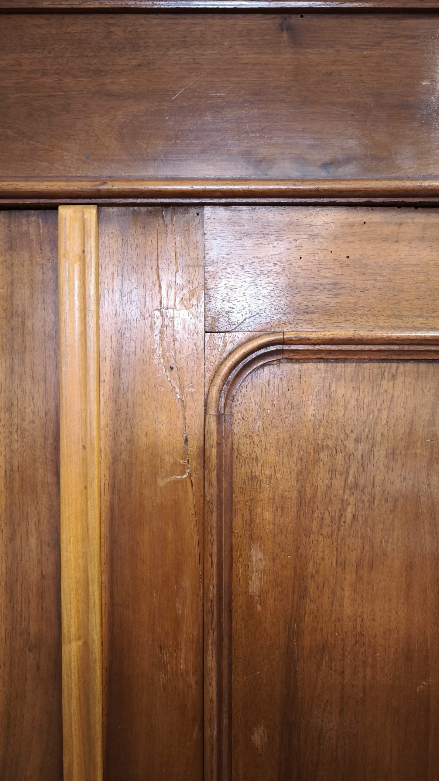 89988 Armadio due ante in legno massello