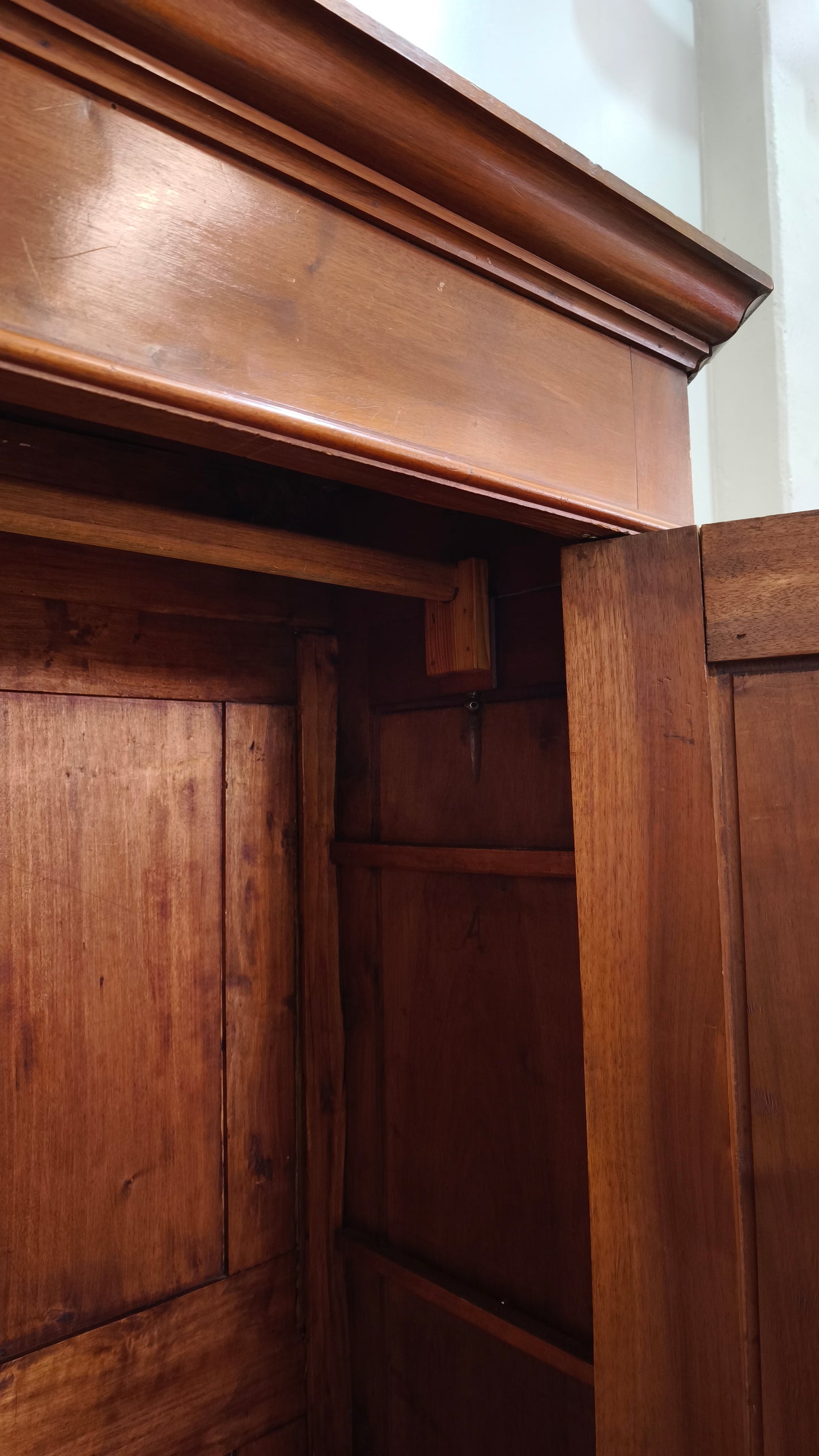89988 Armadio due ante in legno massello