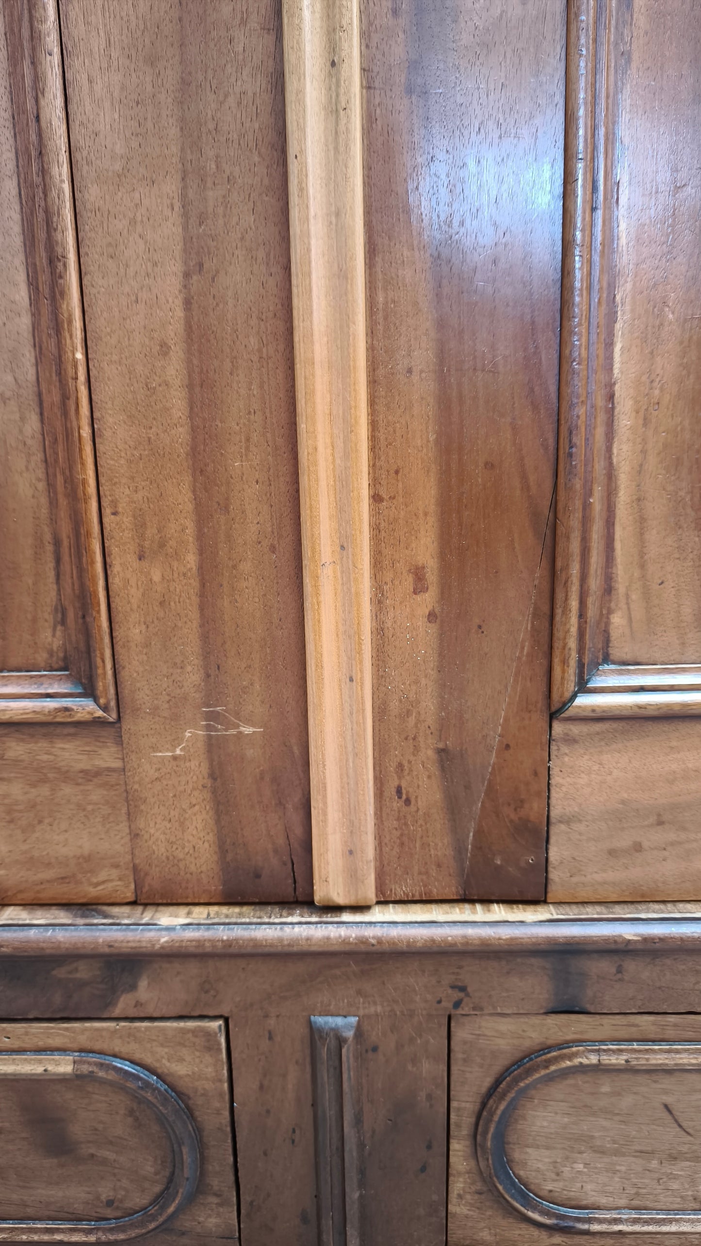 89988 Armadio due ante in legno massello