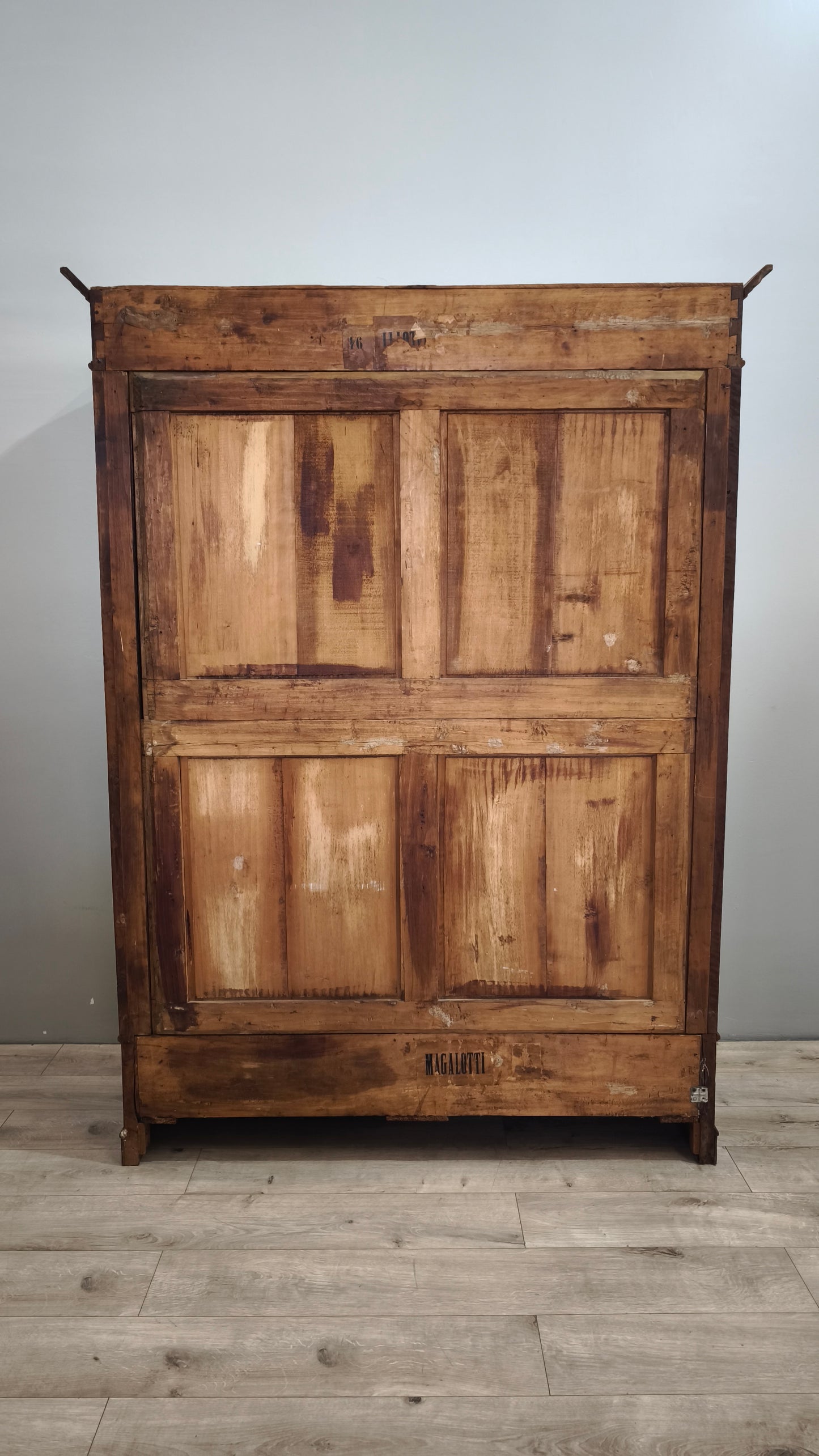 89988 Armadio due ante in legno massello