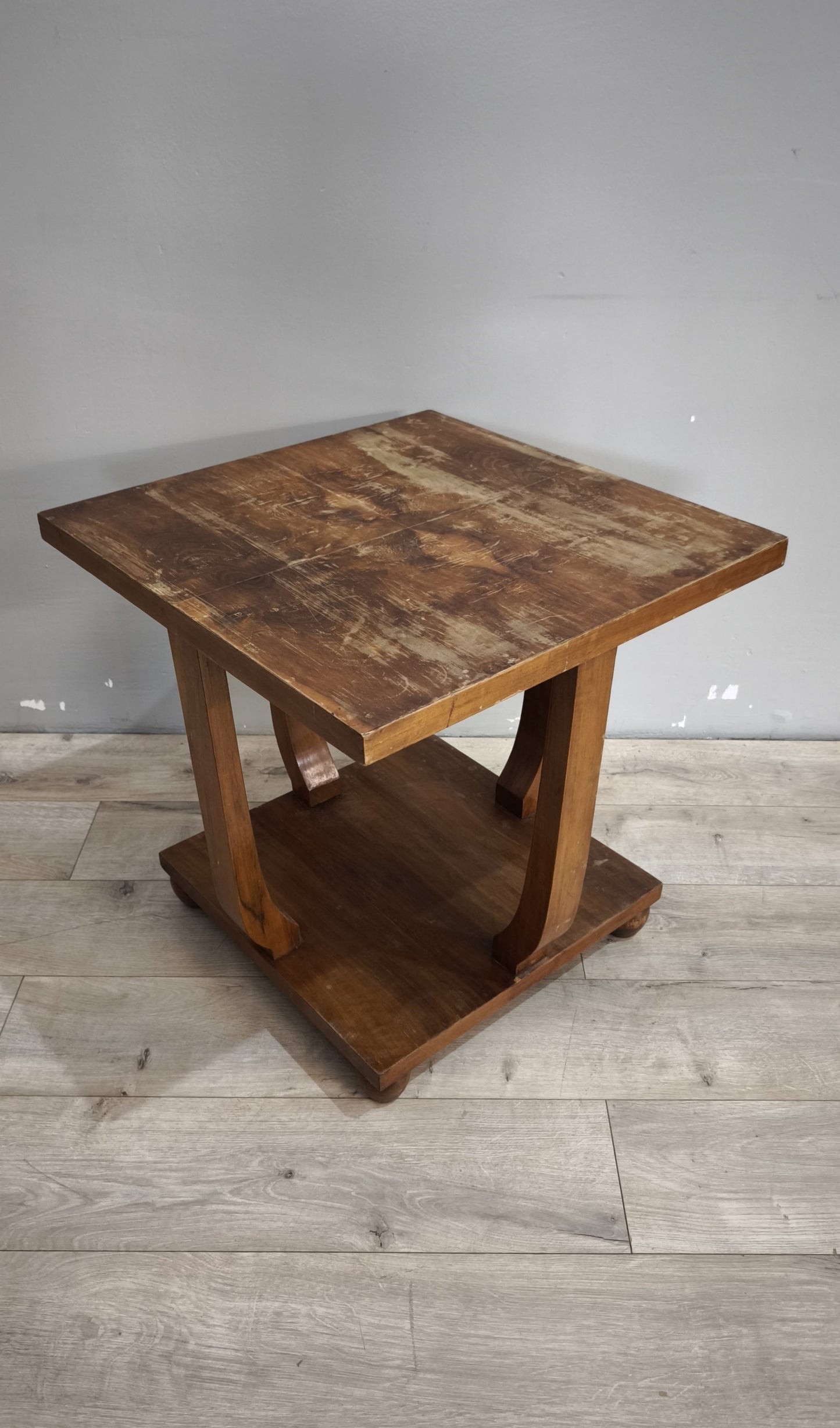 90067 Tavolino da salotto con piano e base quadrata