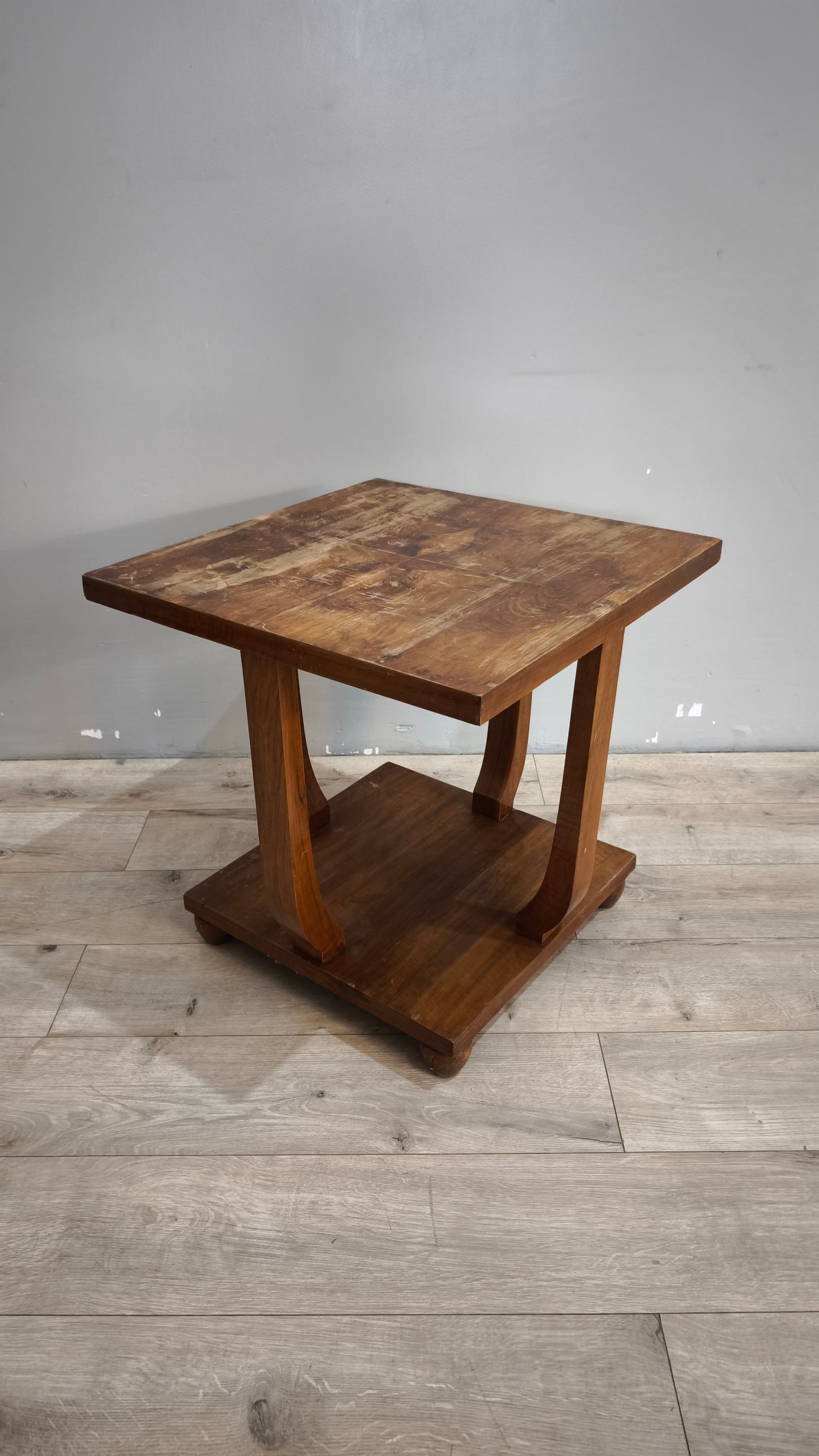 90067 Tavolino da salotto con piano e base quadrata