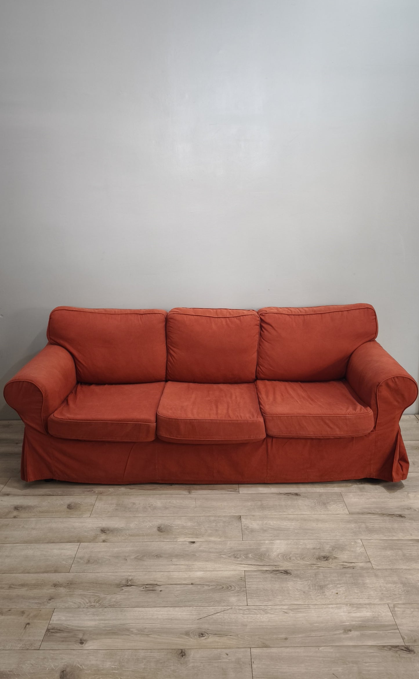 90101 Divano tre posti rosso