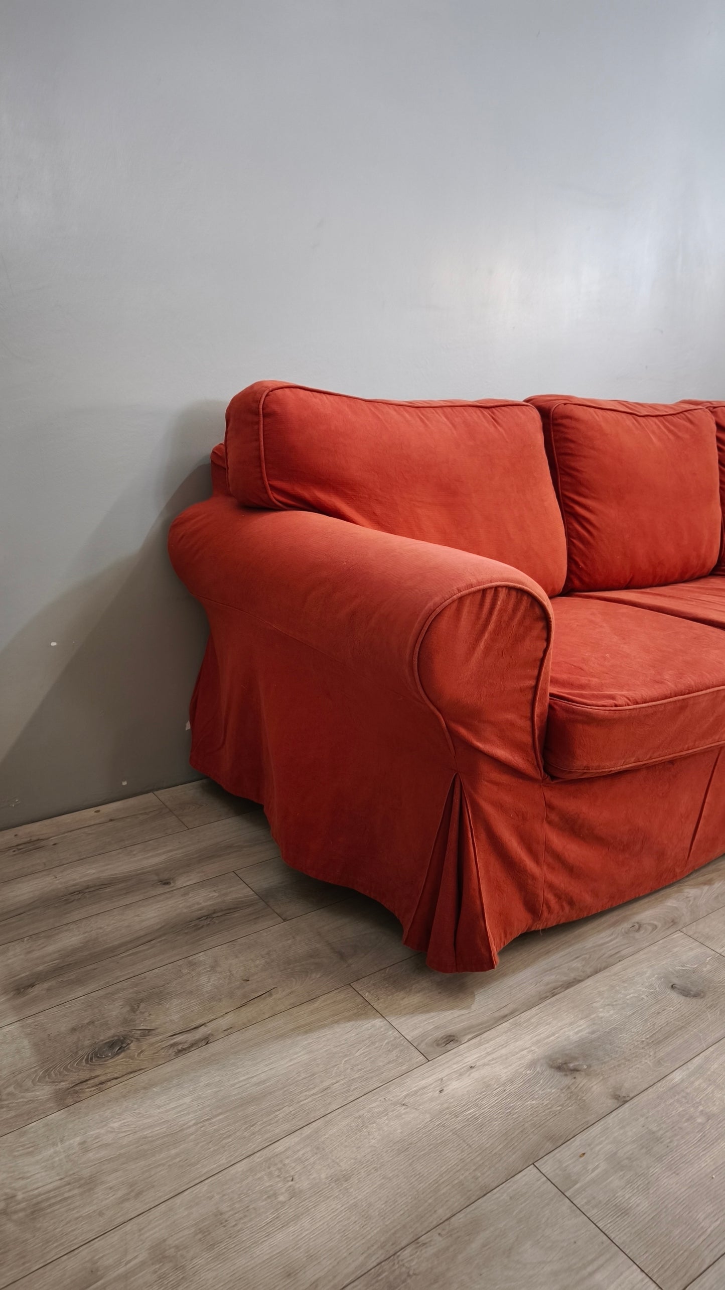 90101 Divano tre posti rosso