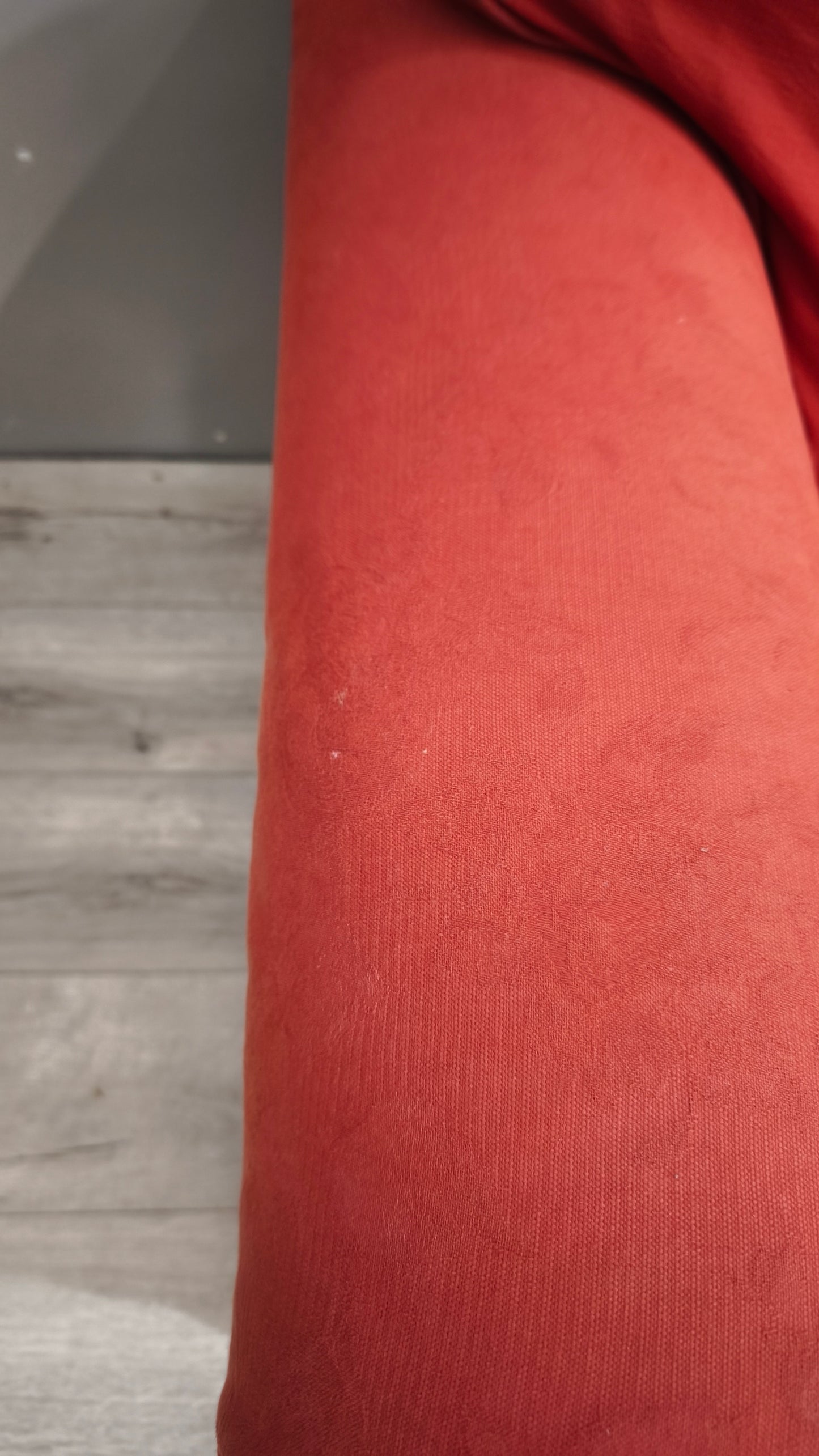 90101 Divano tre posti rosso