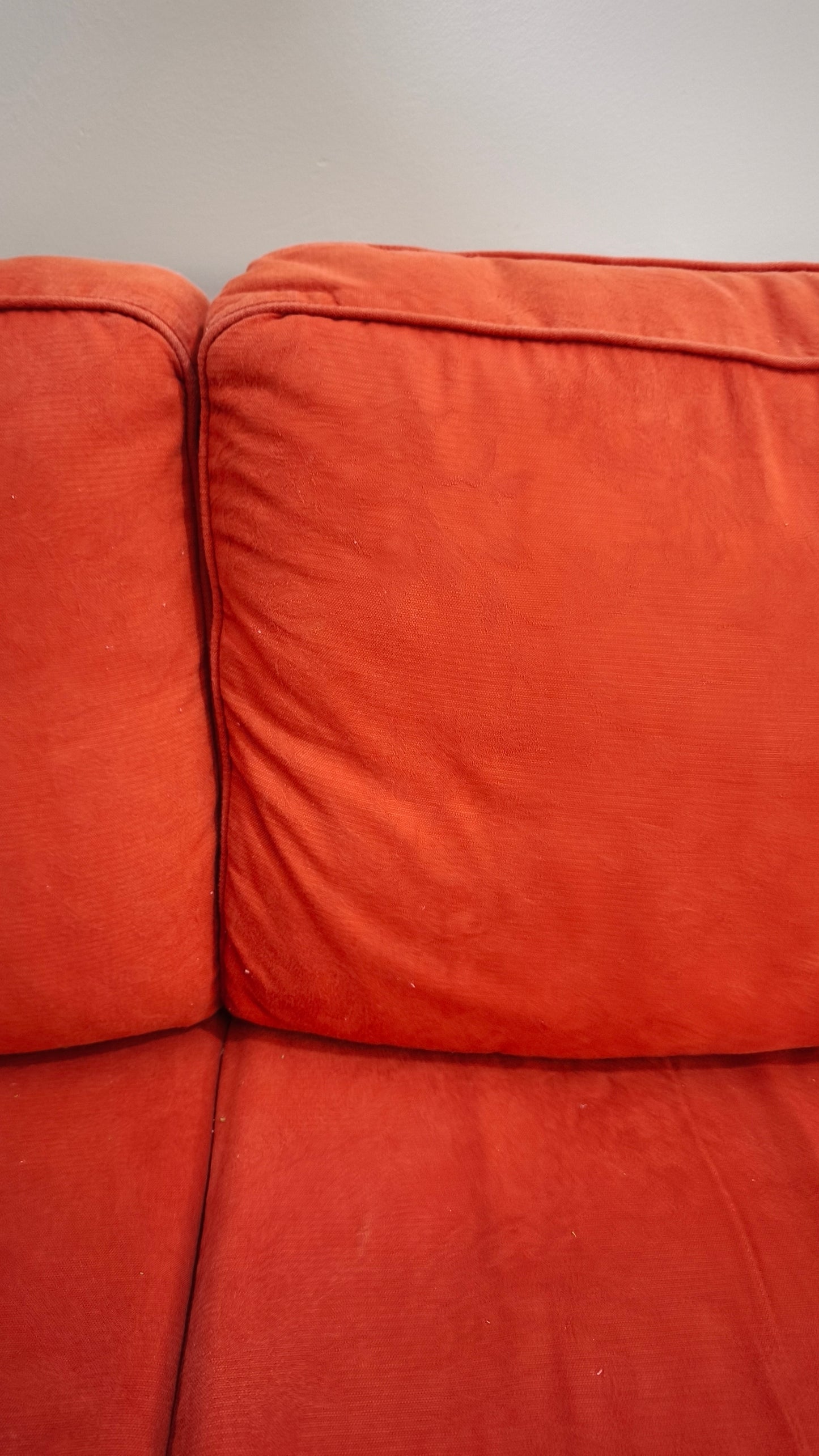 90101 Divano tre posti rosso