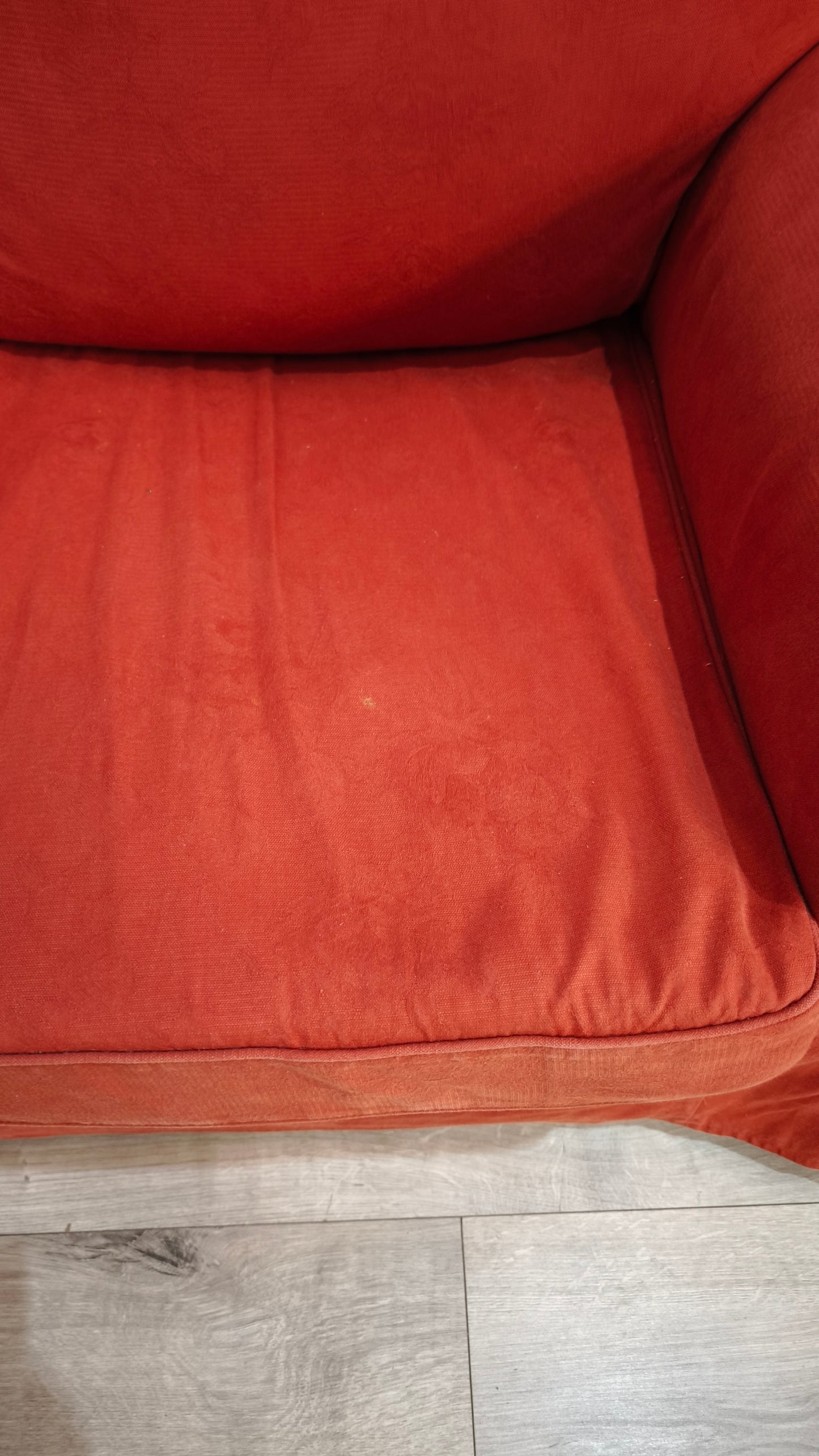 90101 Divano tre posti rosso