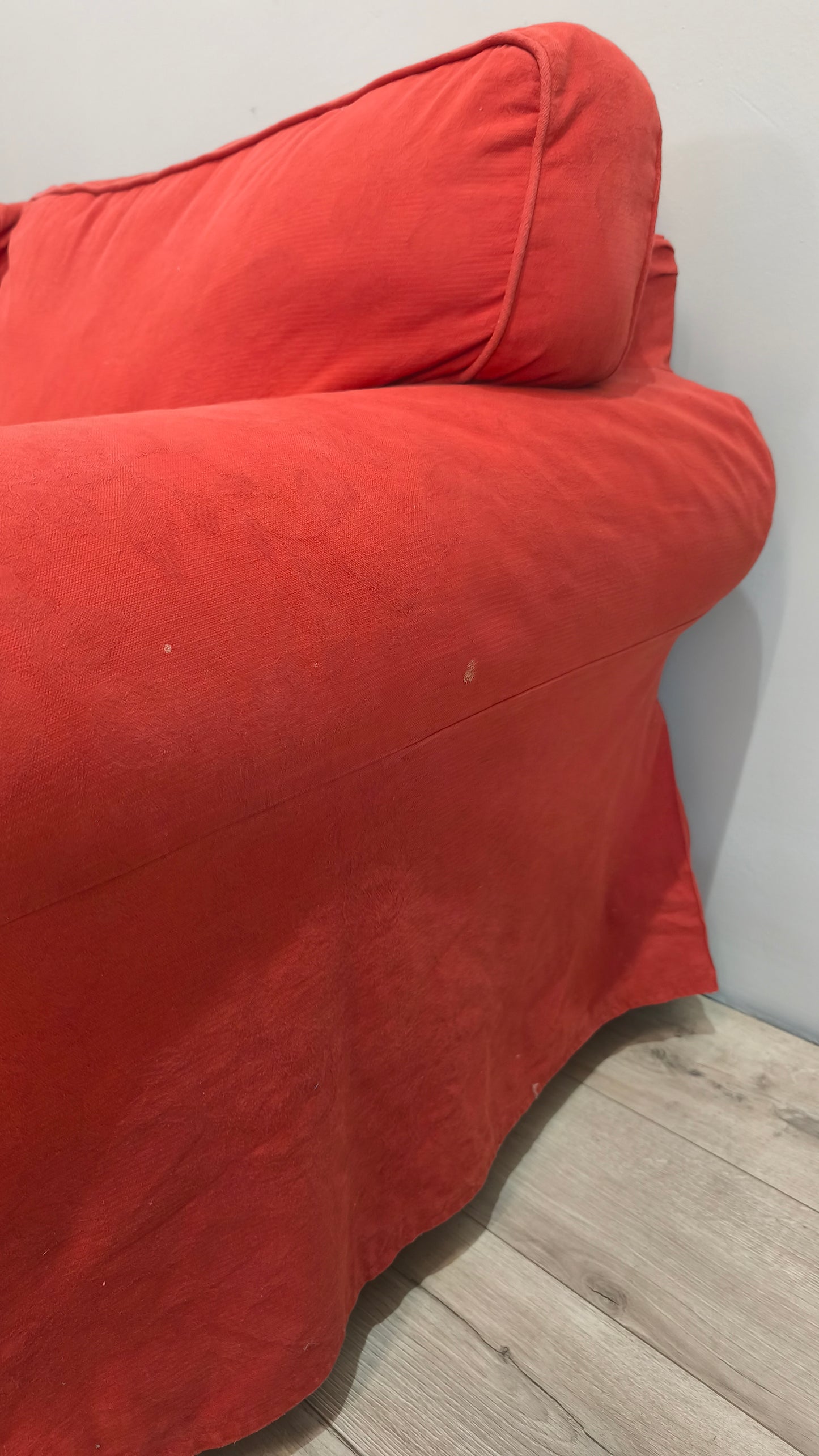 90101 Divano tre posti rosso