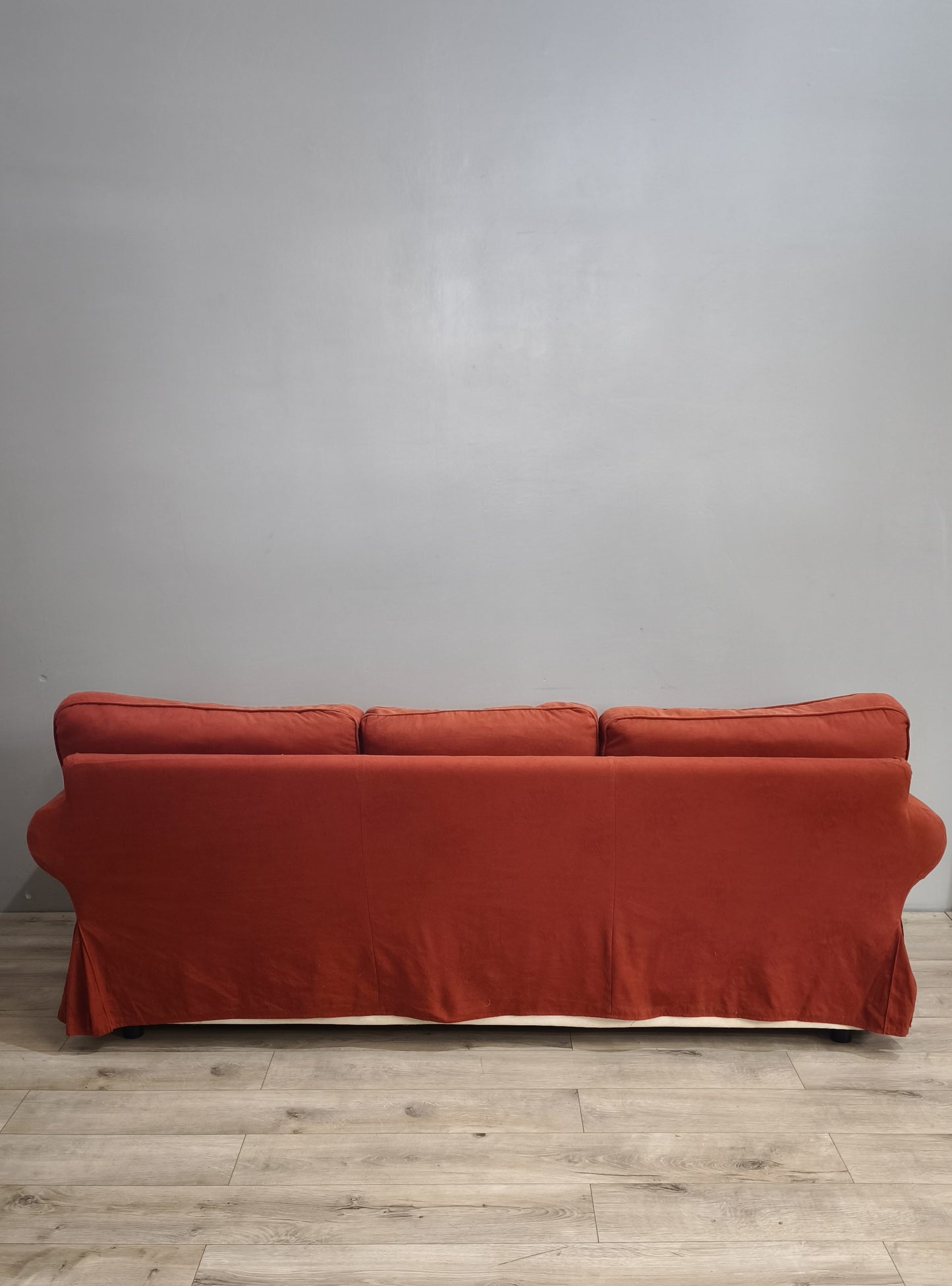 90101 Divano tre posti rosso