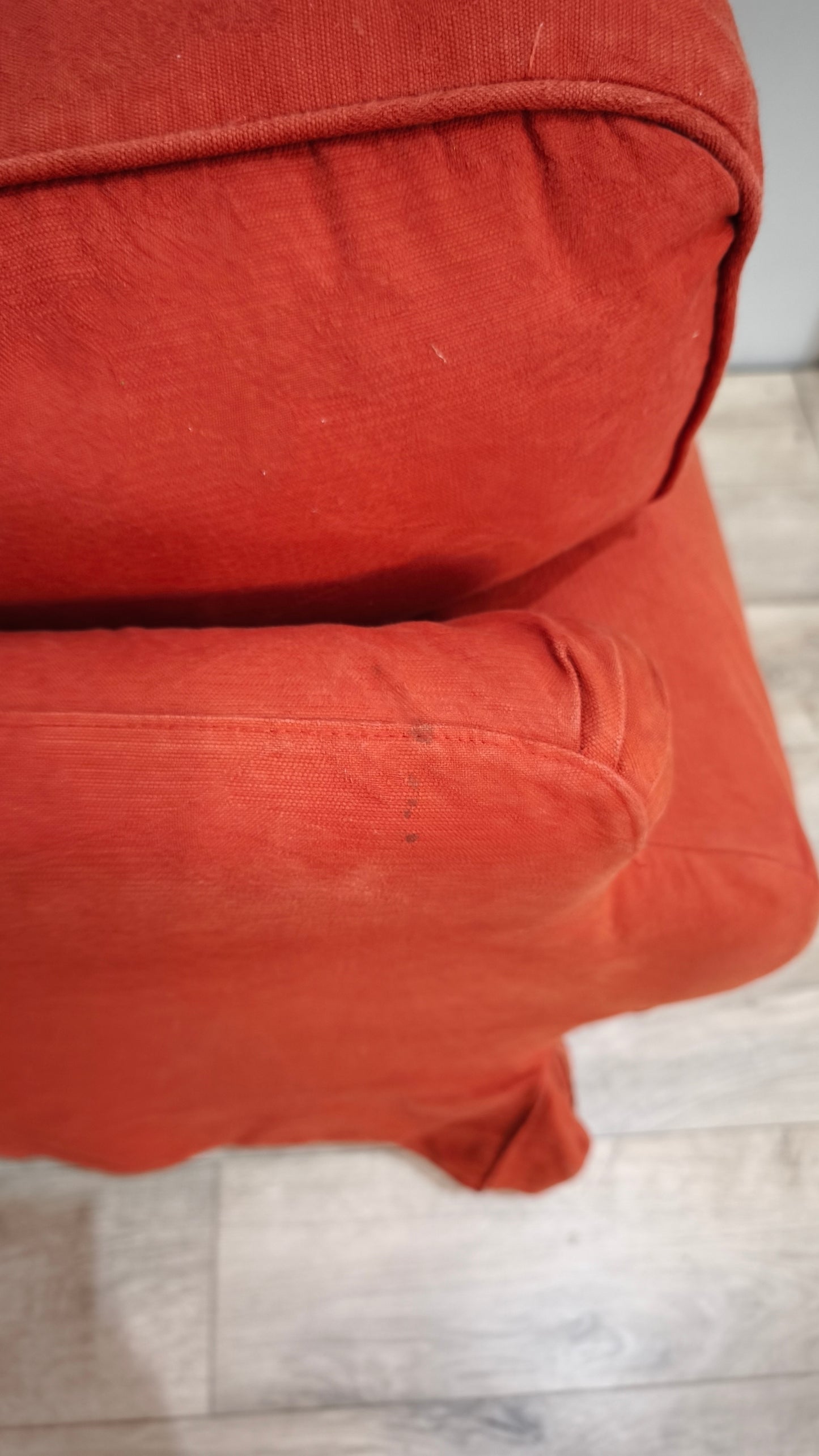 90101 Divano tre posti rosso