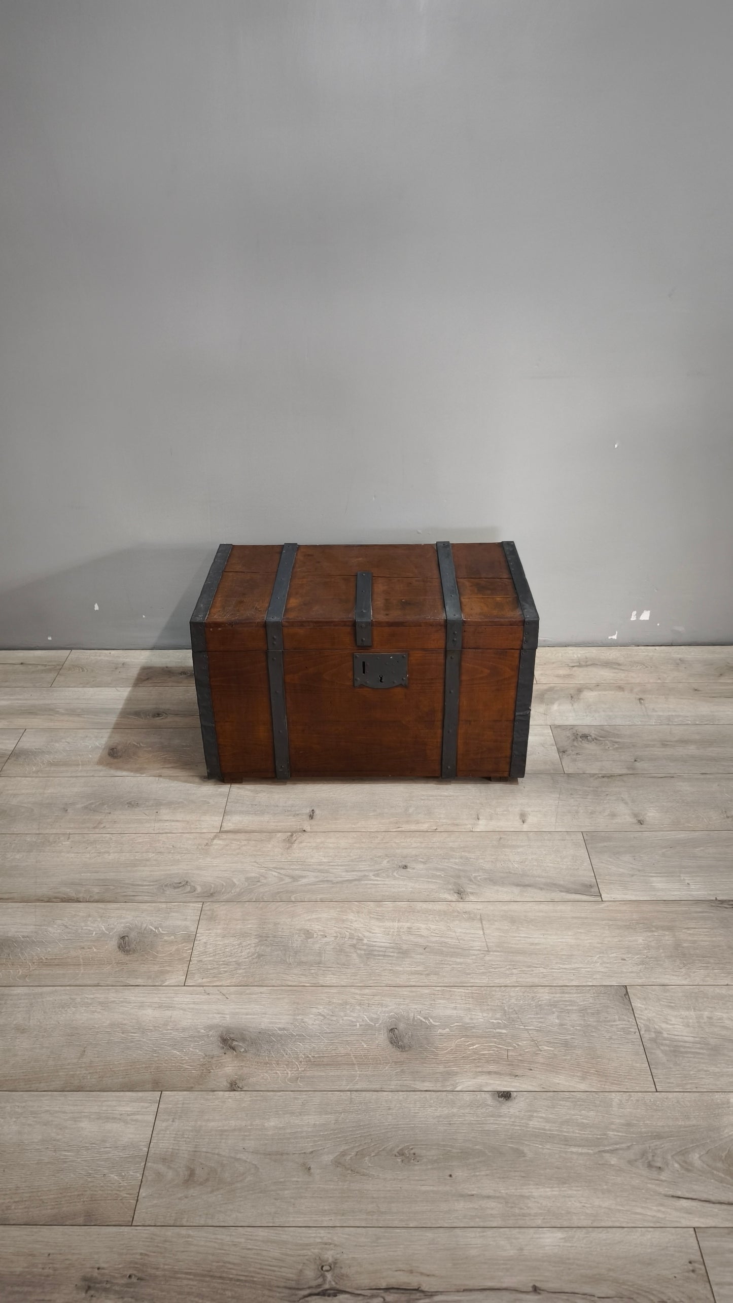 90070 Baule in legno e ferro