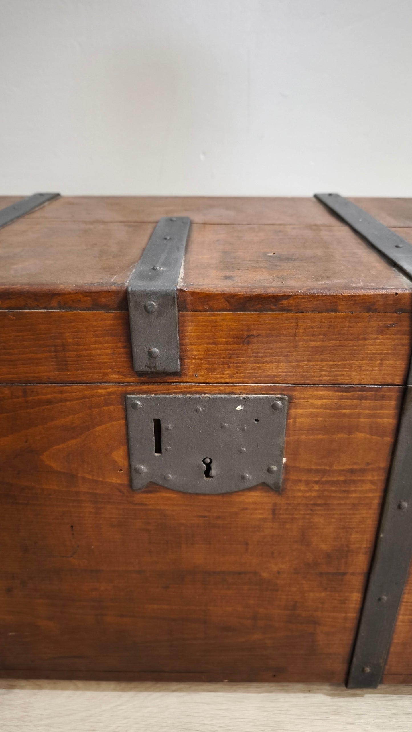 90070 Baule in legno e ferro