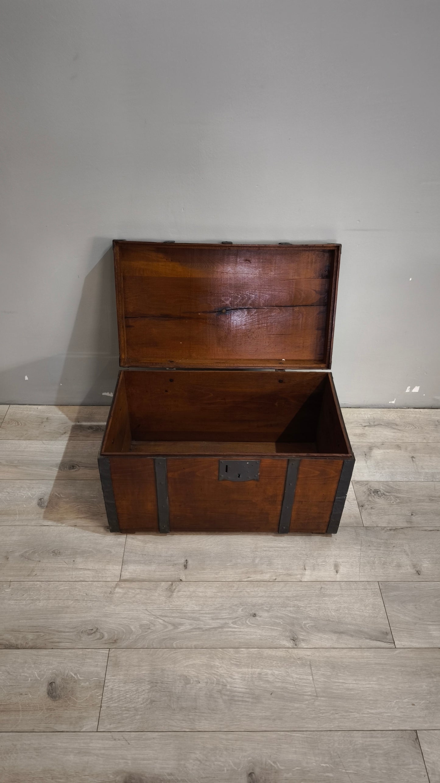 90070 Baule in legno e ferro
